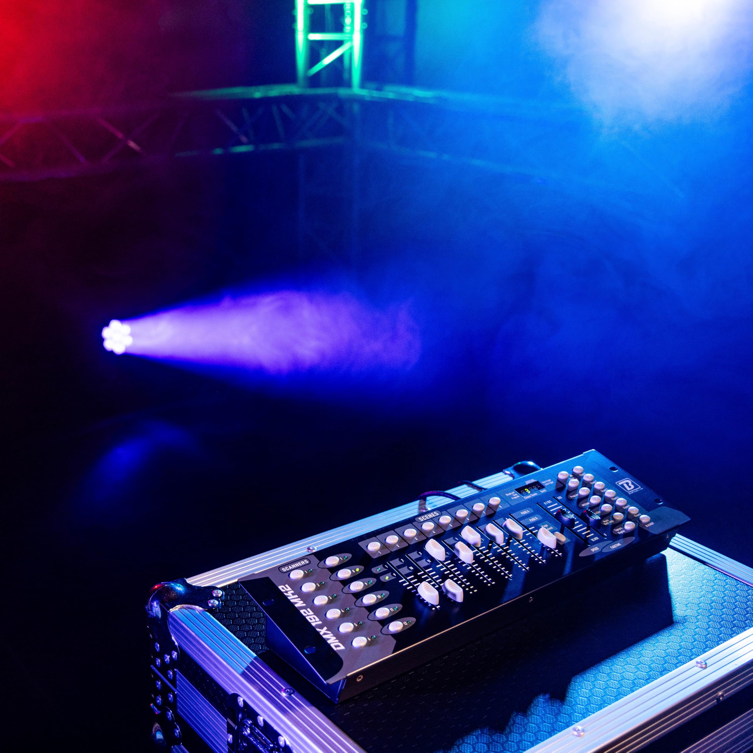BoomToneDJ DMX 192 mk2 Contrôleur DMX 512 professionnel Console 192 canaux. 23 banques de 8 scènes programmables. Contrôle jeux de lumière. 8 faders Effets DJ Disco Light Eclairage de scène Théâtre