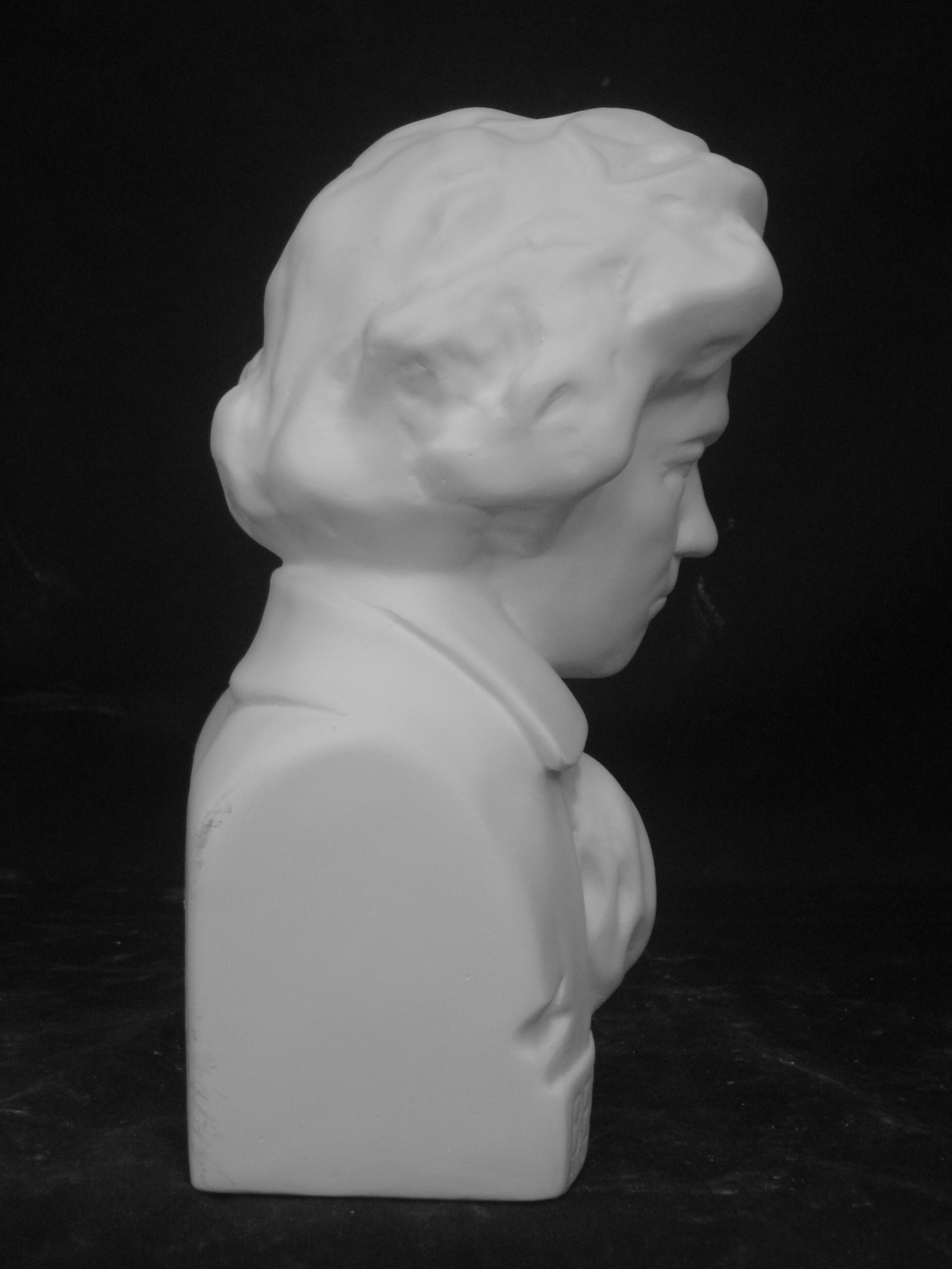 ベートーヴェン 石膏像 胸像 ベートーヴェン 石膏像 胸像 A-381 ベートーベン胸像（中・特