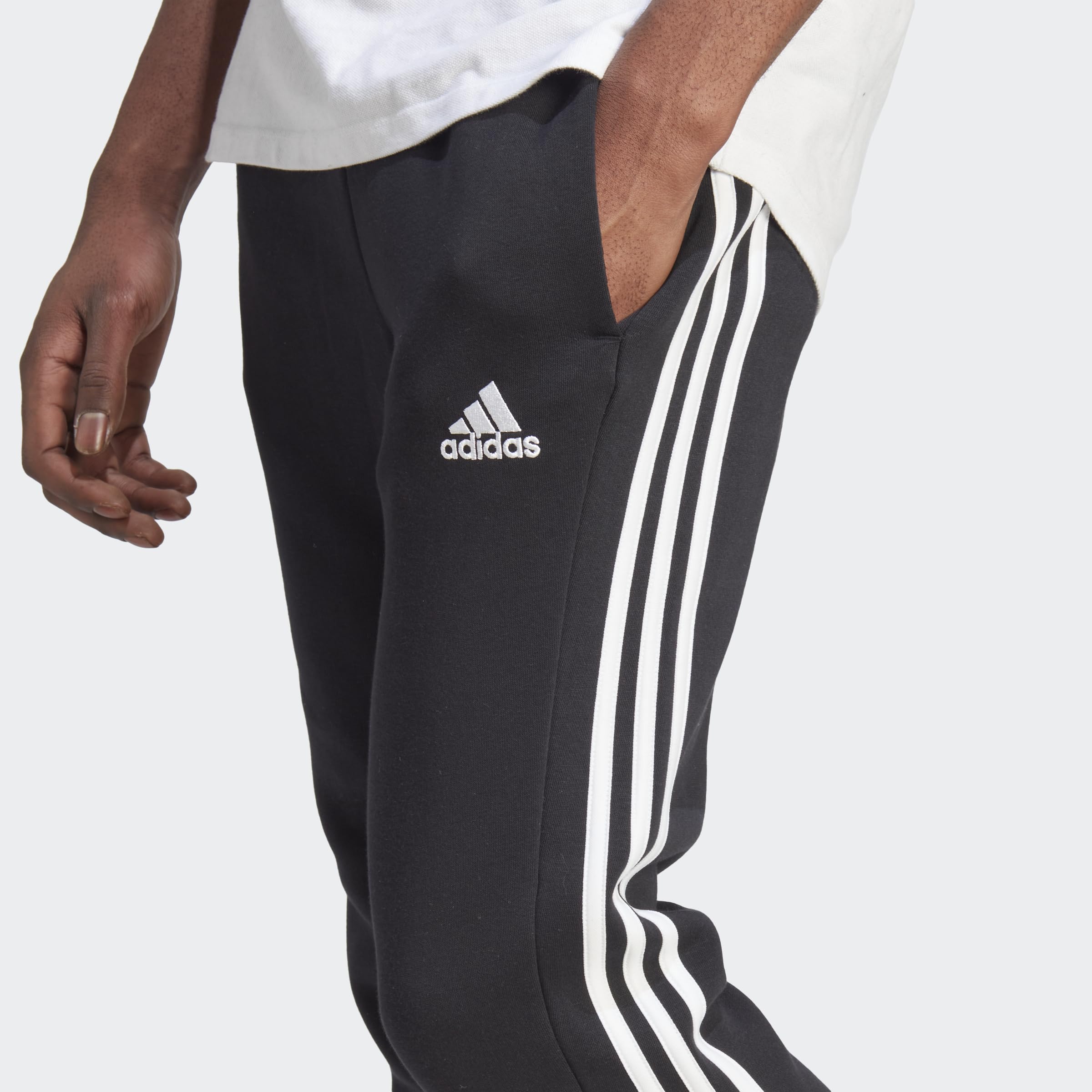 Adidas - Essentials Fleece Tapered Cuffed 3-Stripes Pants, Pantaloni da Tuta Uomo