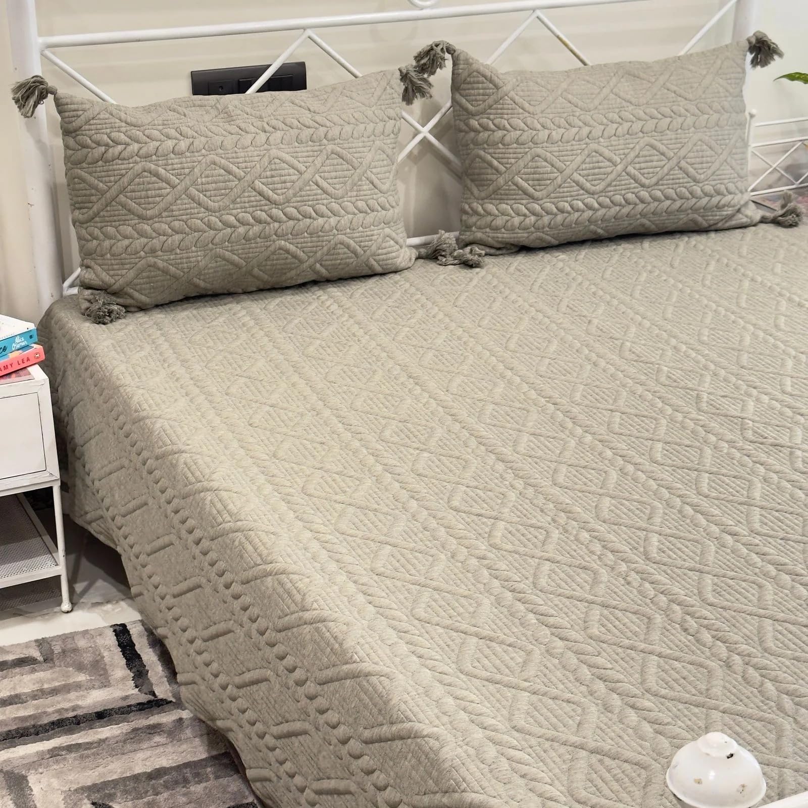 Maeri Olive Knitted Bedcover Set with 2 Pillow Covers, Soft and Cozy, King Size 90x108, Elegant and Stylish Bedding for a Comfortable Bedroom-image-5