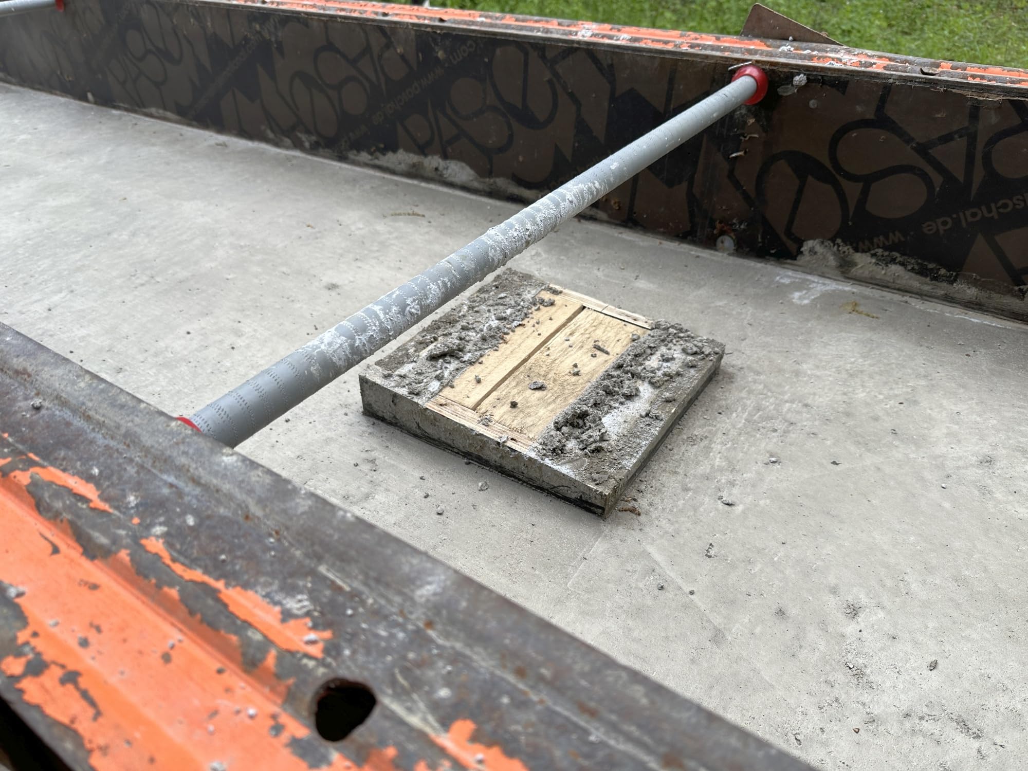 DRUZACK Drunterleiste 30 mm – 42 Stück (34 lfm) Abstandhalter für Baustahlmatten – Betondeckung 30 mm – 80 cm Länge – für 30 m² Fundament, Bodenplatten & Betonbau