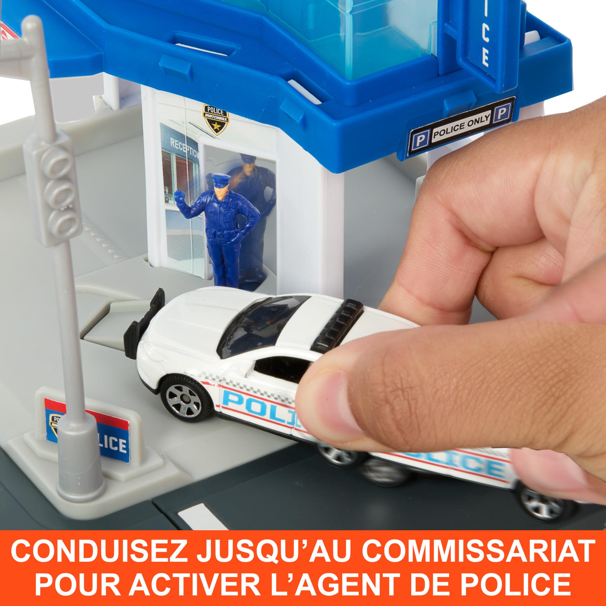 Matchbox Action Drivers Poste de police de la circulation Coffret avec voiture de police Ford Police Interceptor à l’échelle 1/64, , figurine animée, HRY44