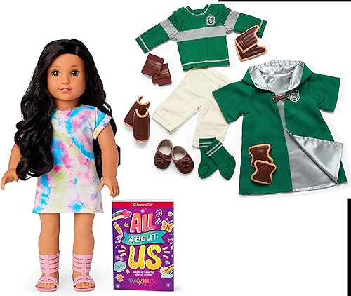American Girl Harry Potter Slytherin Quidditch Truly Me - Juego de muñecas de 18 pulgadas y 10 piezas con ojos marrones, cabello rizado