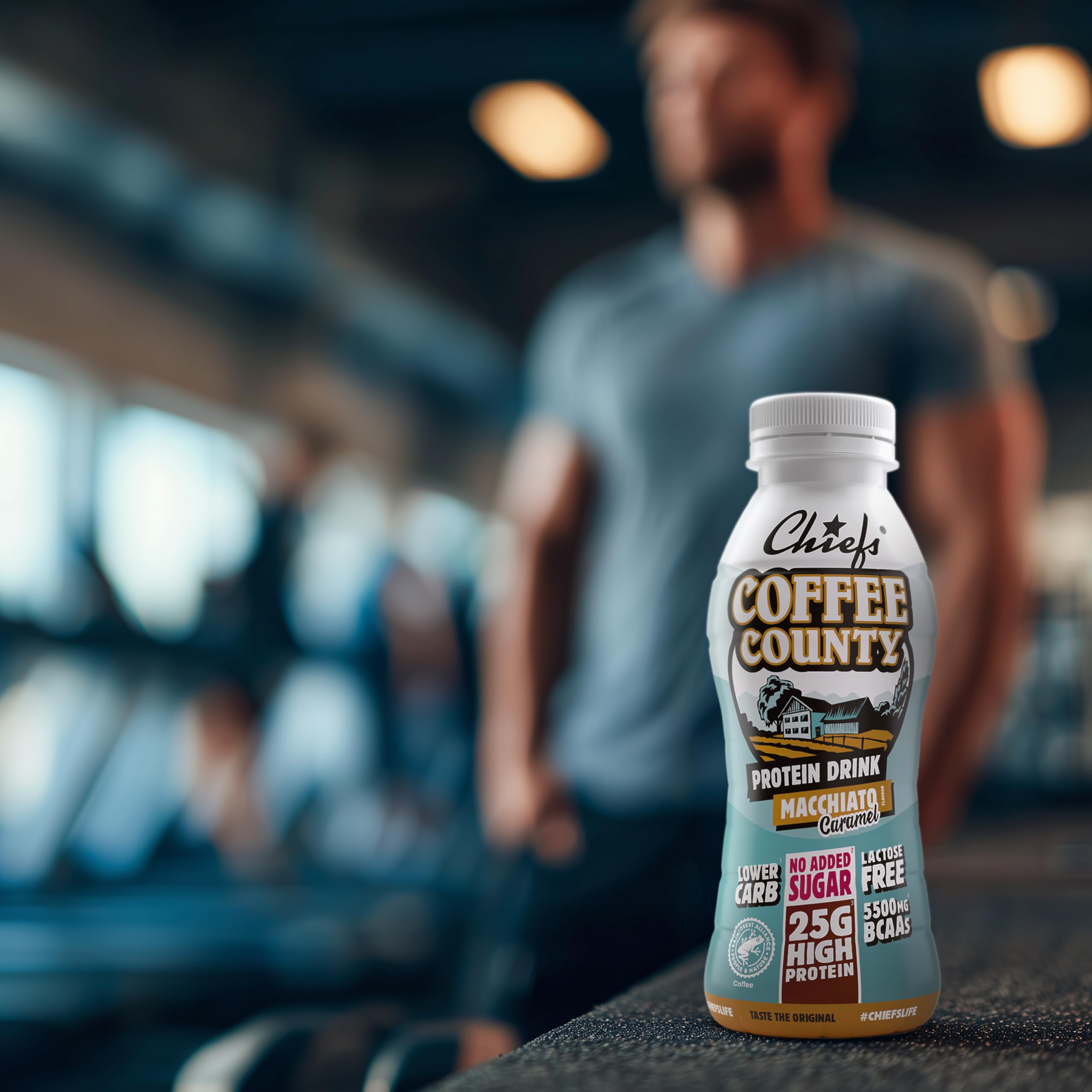 Boisson protéinée - Chiefs Milkshake Macchiato - Sans sucre ajouté et sans lactose - Riche en protéines avec 25 g de protéine - Bouteilles de 8 x 330 ml - Délicieux goût crémeux