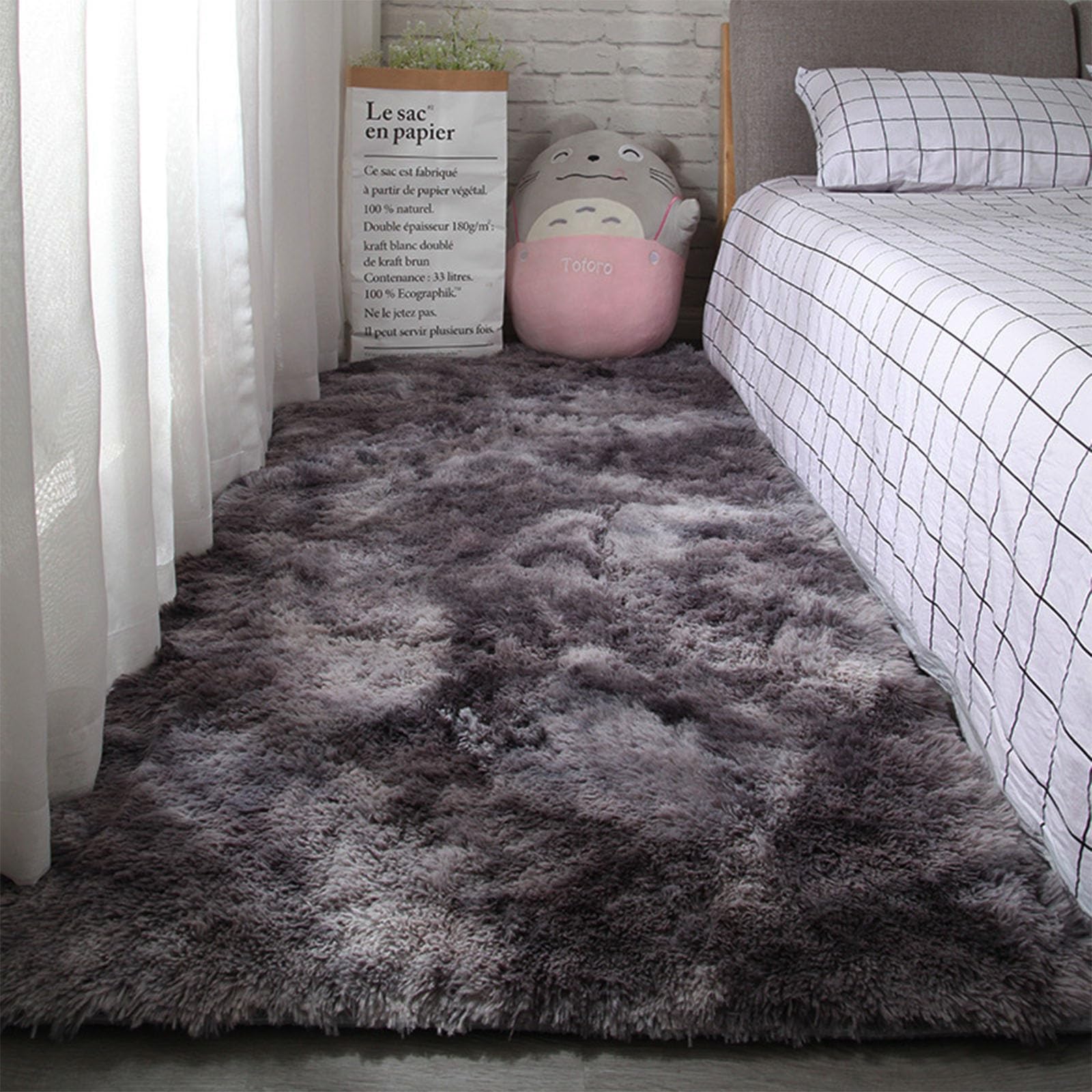 Tapis à poils longs shaggy pour une ambiance cocooning dans la chambre
