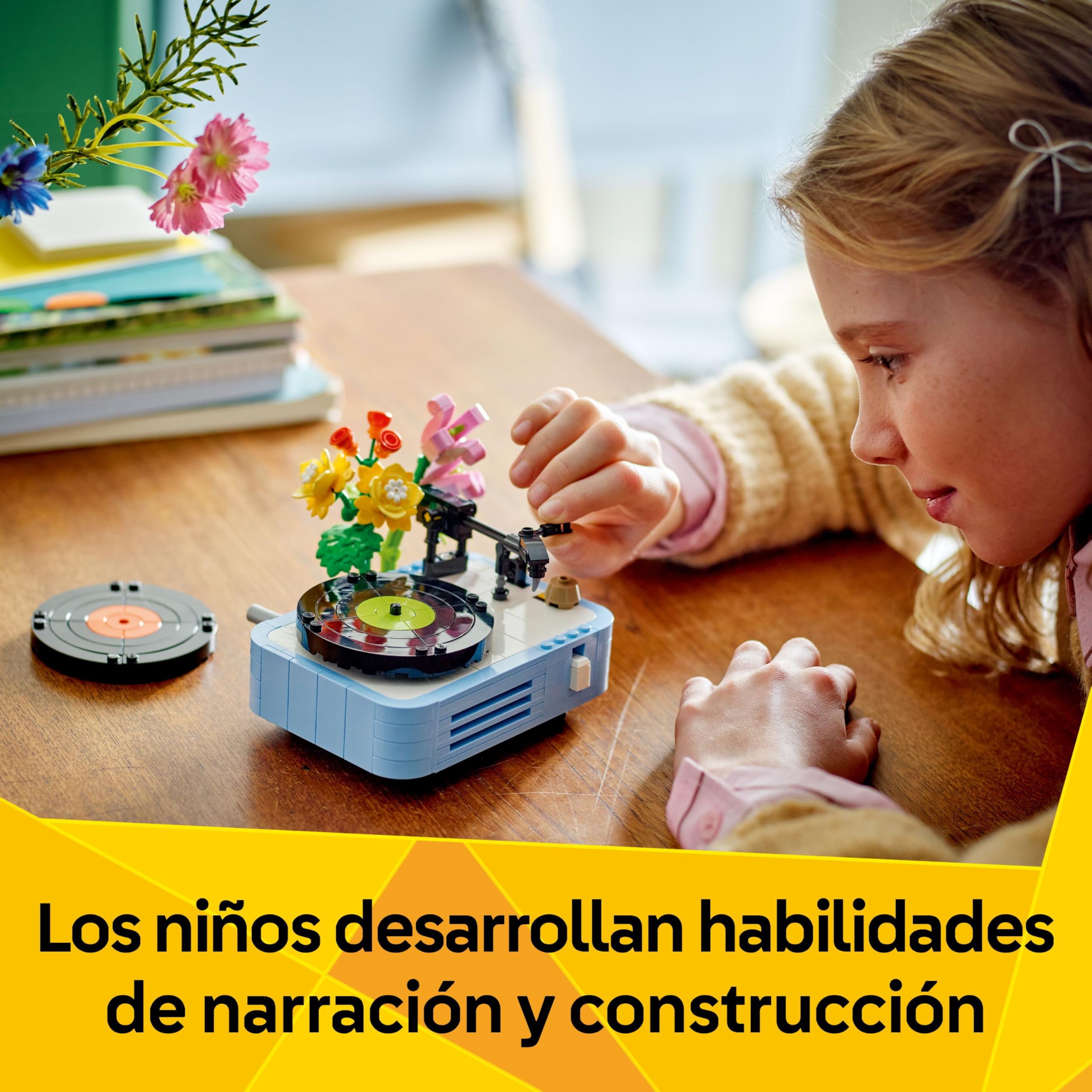 LEGO Creator 3 en 1 Tocadiscos con Flores Vintage, Set de Construcción Musical Convertible en Radio Retro o Micrófono de Juguete, Juguetes Musicales para Niñas y Niños de 8+ Años 31172