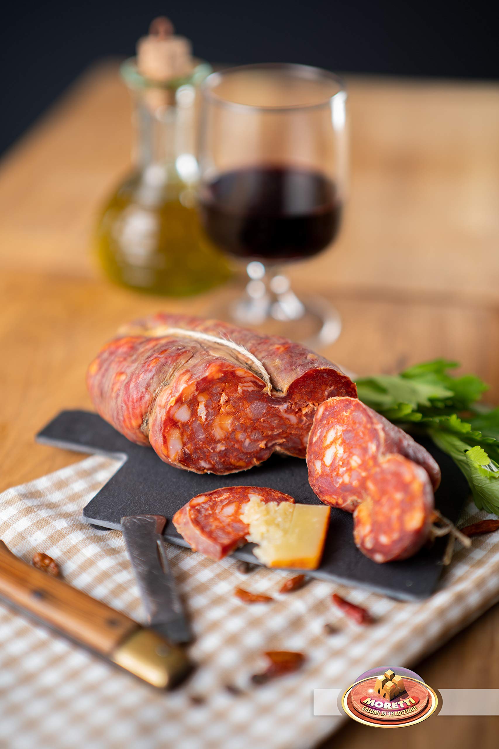 Moretti® | Soppressata assaisonnée artisanale | 600g / 700g Sous Vide 2 Packs | piment calabrais | Salami traditionnel | Planche à découper en bois cadeau (épicé) - 3