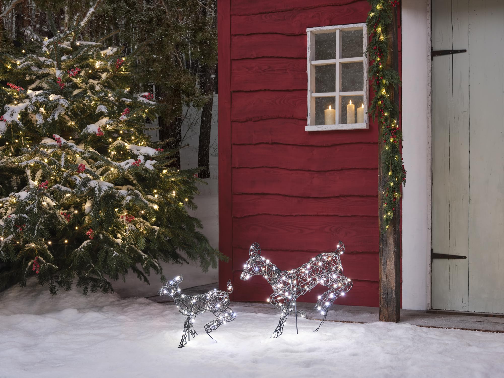 Light4fun Hirsch mit springendem Harlow und Kitz | strombetrieben | mit 120 LEDs, Timer & 3 Beleuchtungsmodi Weihnachten Weihnachtsdeko | wetterfest für Garten außen | 2 Größen
