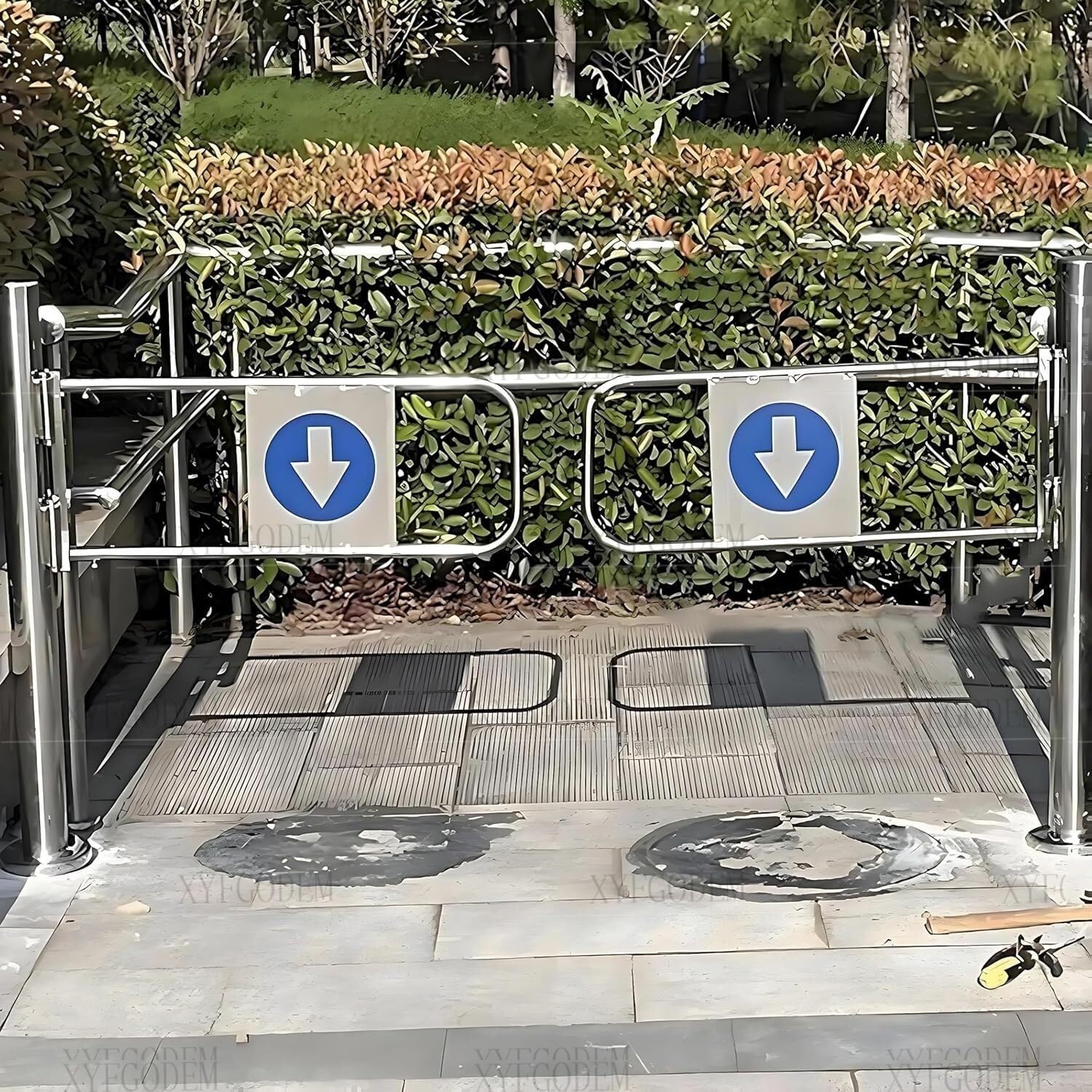 Barrera de Seguridad Batiente Unidireccional con Cierre Automático - Ideal para Control Acceso en Fábricas y Oficinas