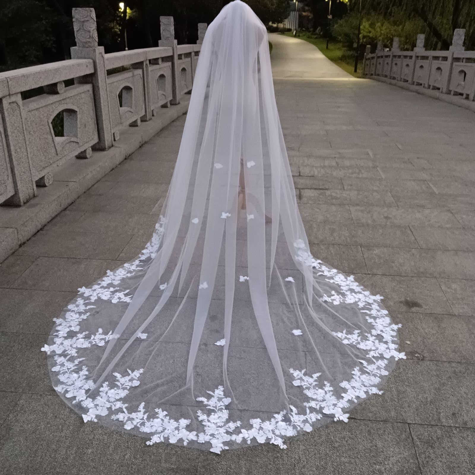 Schleier Braut, Brautschleier Weiße Mantilla Hochzeitsschleier Lange Spitzenkante Brautschleier Mit Kamm Hochzeitszubehör Schleier Braut(White,500cm)