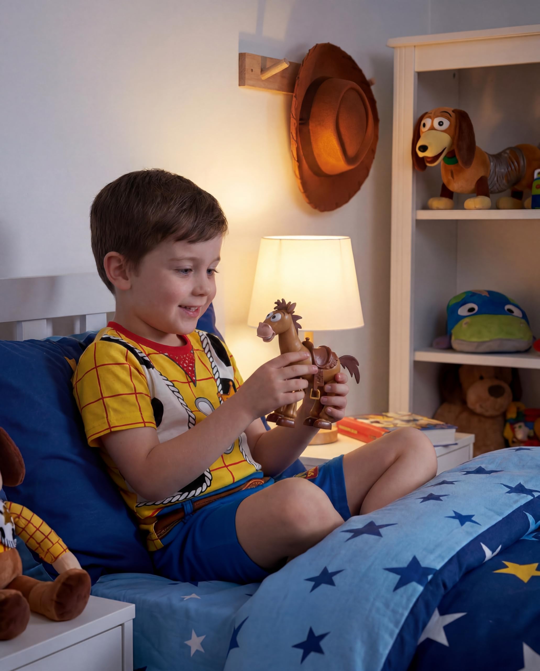 Disney Toy Story Woody Pijama para Niño | Pijama de Disfraz de Woody Cowboy para Niño | Camiseta y Shorts Cortos con diseño de Sheriff Woody | Mercancía Oficial de Toy Story