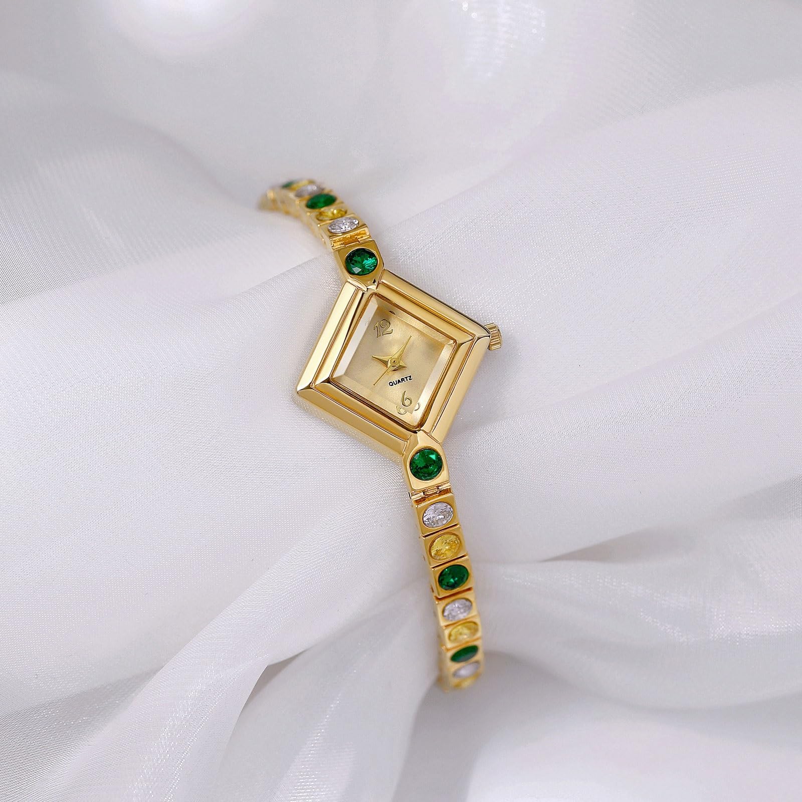 Superbe montre à quartz avec bracelet de luxe léger, montre décontractée vert printemps avec cadran carré est un cadeau tendance pour les femmes Montre-bracelet