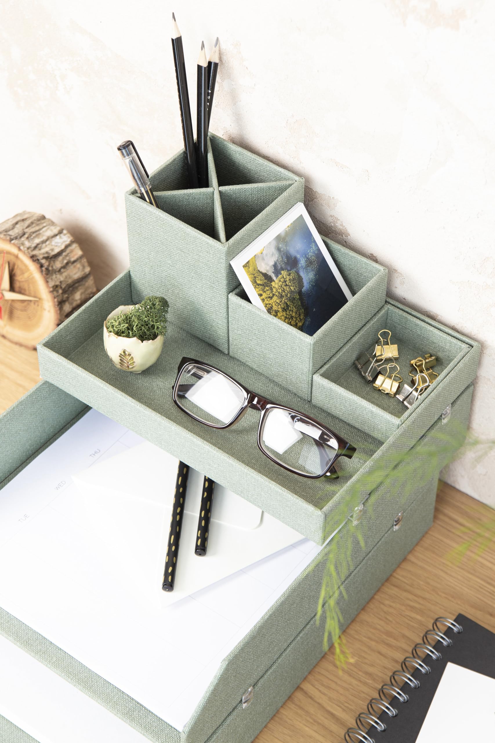 BIGSO BOX OF SWEDEN LENA Schreibtisch Organizer für Stifte, Büroklammern, Haftnotizen usw. – Sortierkasten mit 4 Fächern – Ordnungssystem aus Faserplatte und Papier in Leinenoptik – mintgrün