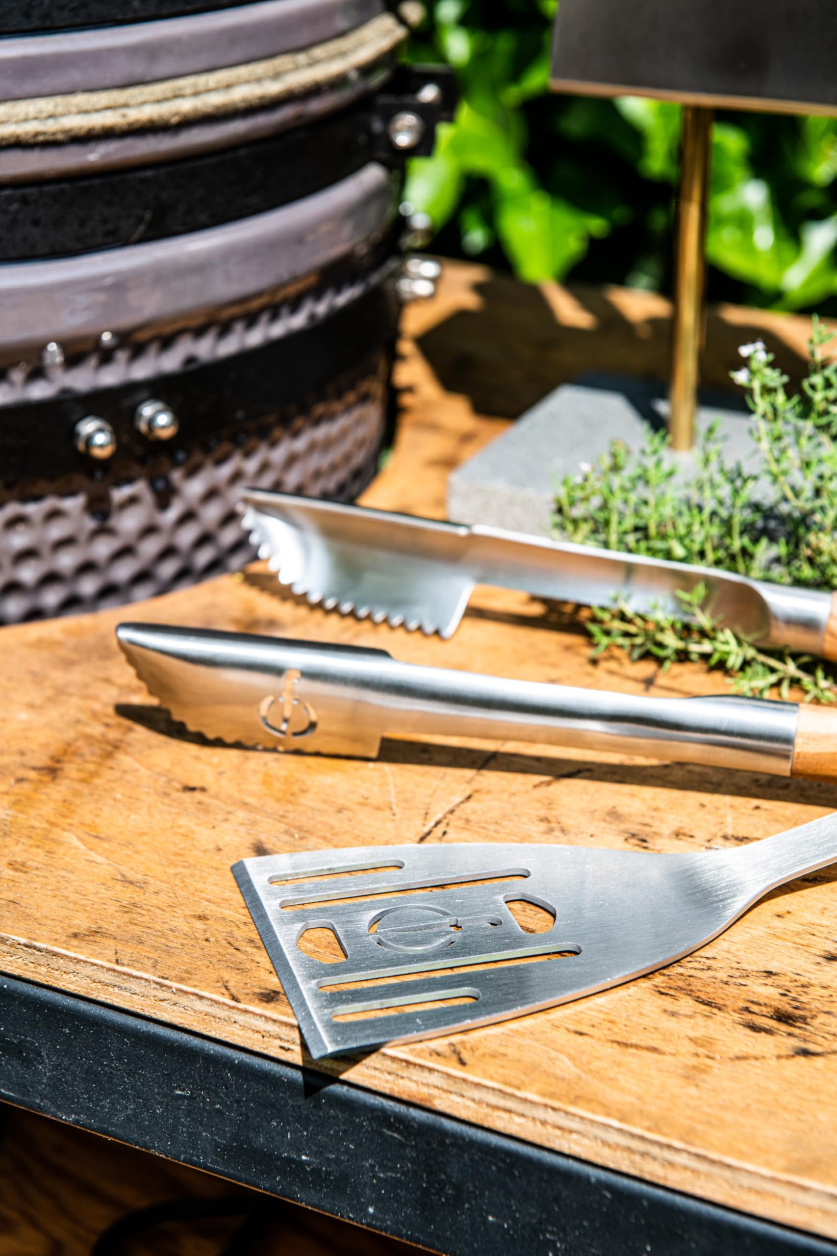 Forged BBQ Spachtel, Pfannenwender, zum Wenden und Servieren, Olivenholz griff
