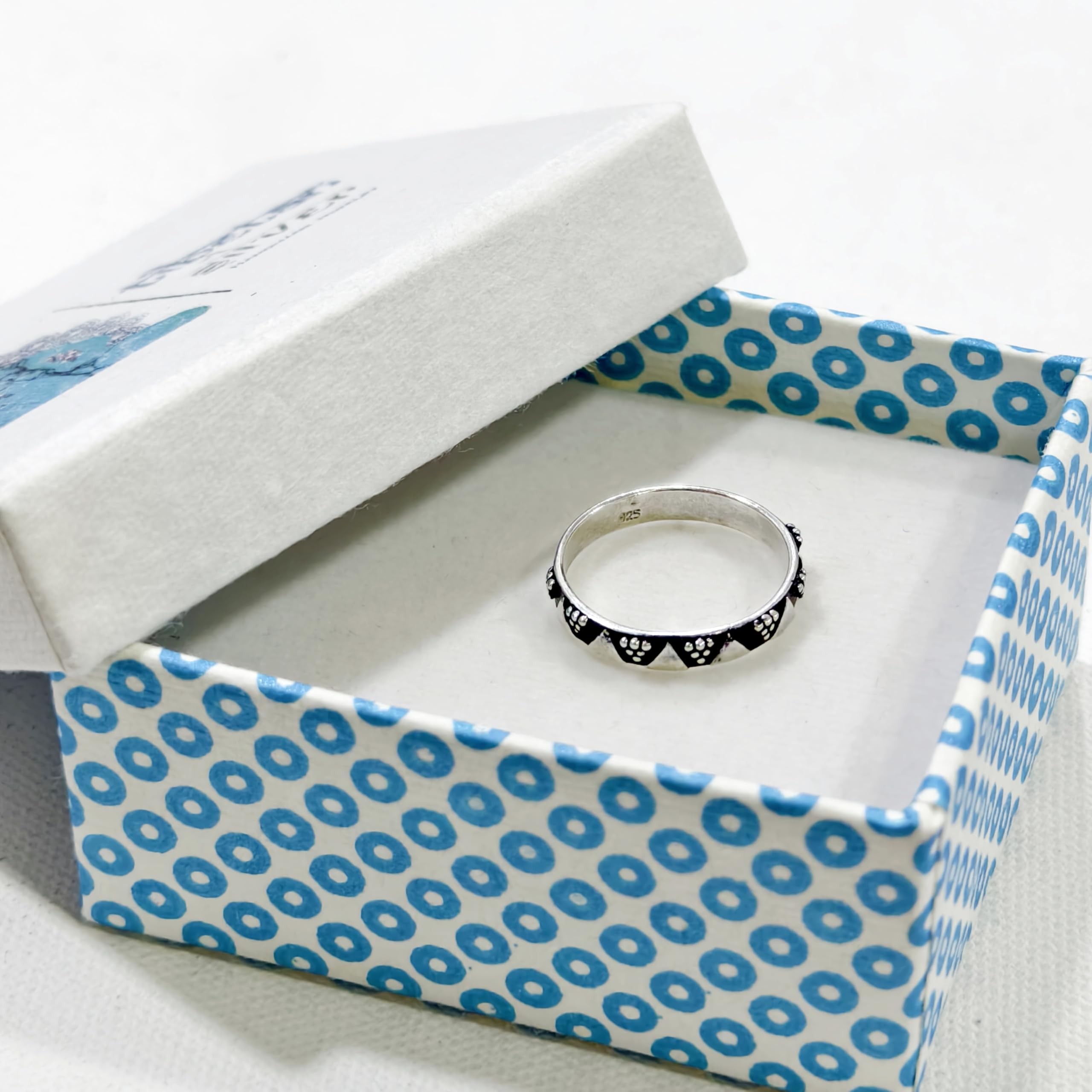 Anello a Banda Fatto a Mano in Argento Sterling 925, Design Boho Contemporaneo per Donna, Anello Minimalista Moderno per Impilare Gioielli di Moda