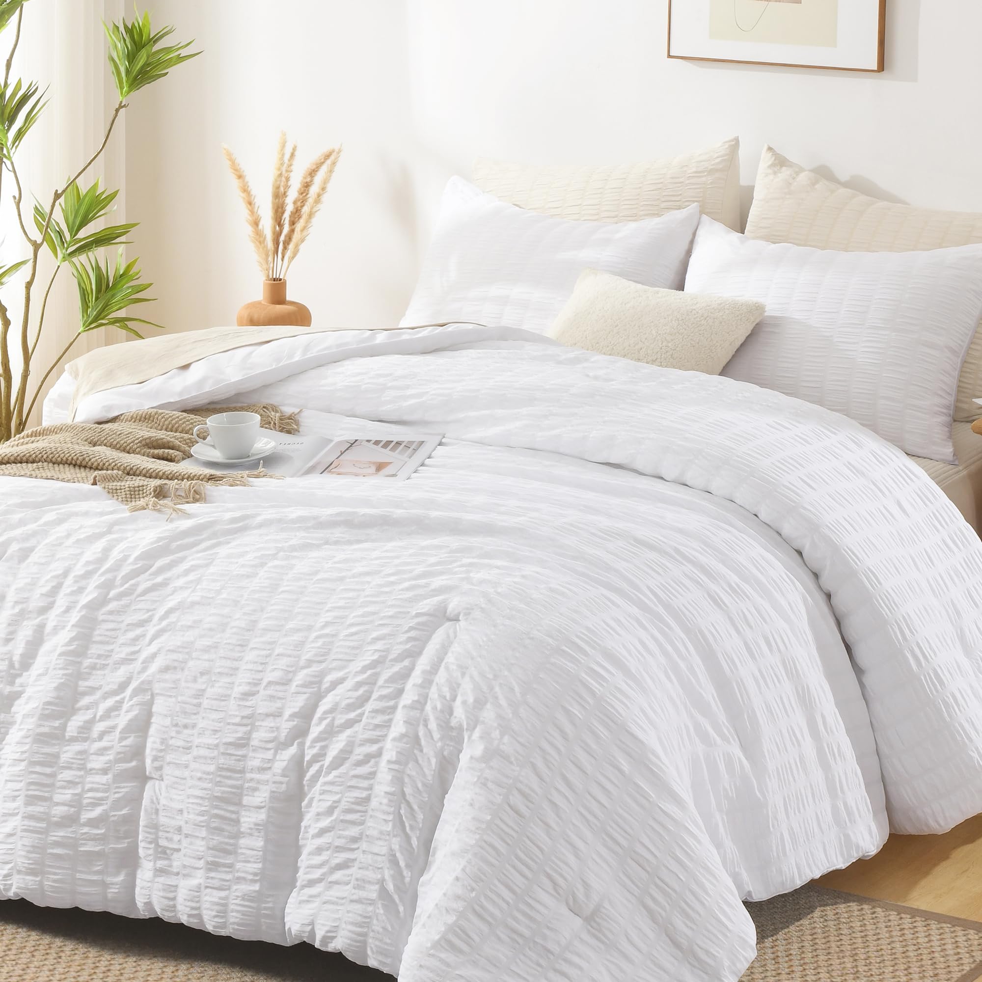 Photo 1 of AveLom Seersucker Queen Comforter Set - White