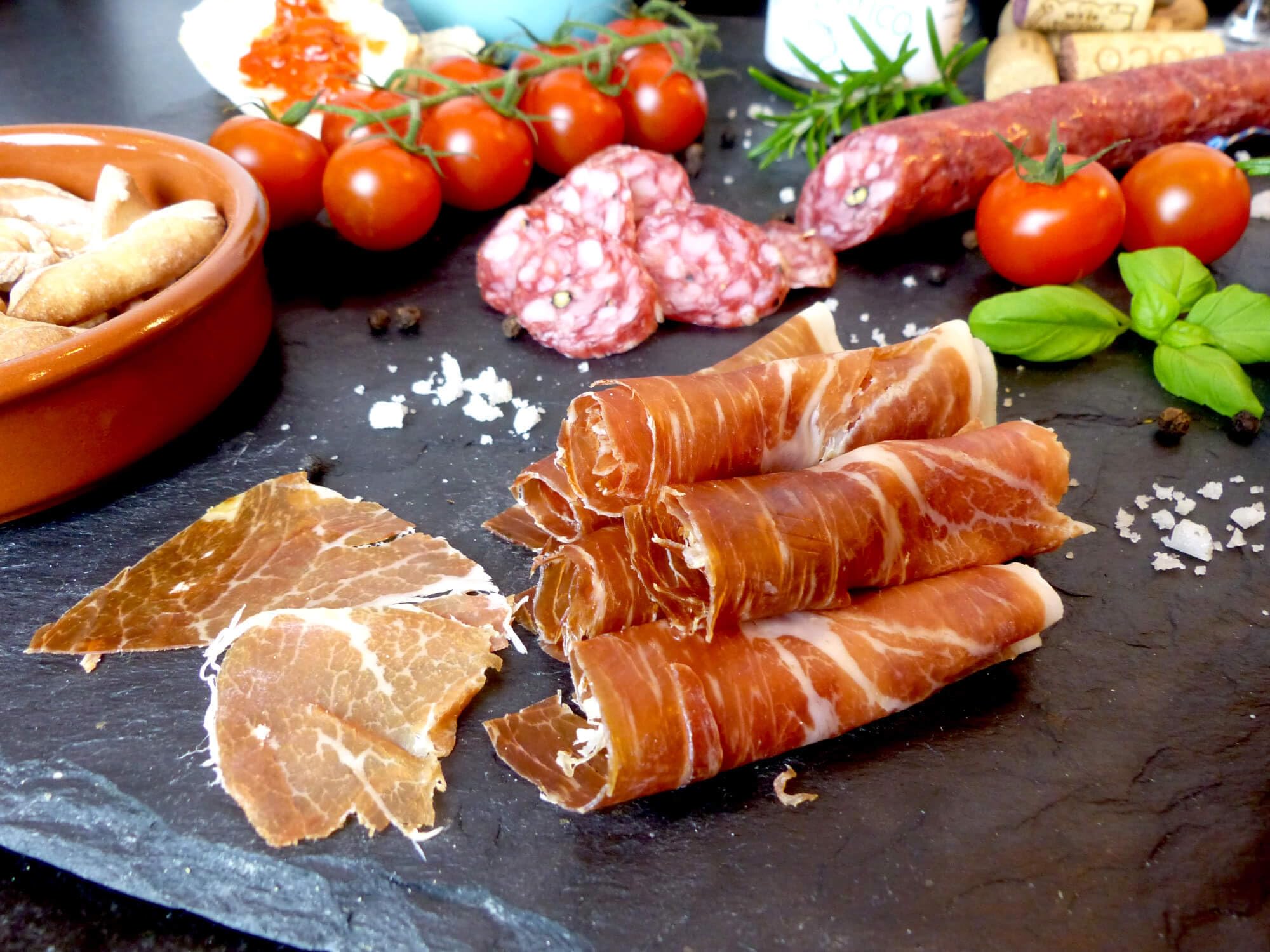 Geschenkbox TAPAS ABEND für zwei - Präsentkorb mit Spanischen Feinkost Delikatessen und Rot-Wein