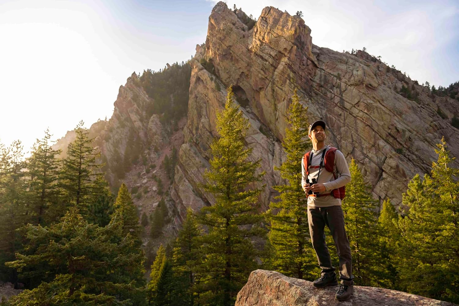 Nikon Travelite 10x25 Binoculars (7278) Travel Binoculars Bundle, Black, with Nikon Lens Pen, Carry Case, and Lens Cloth - High Powered Compact for Adults - Bird Watching, Hunting, Hiking