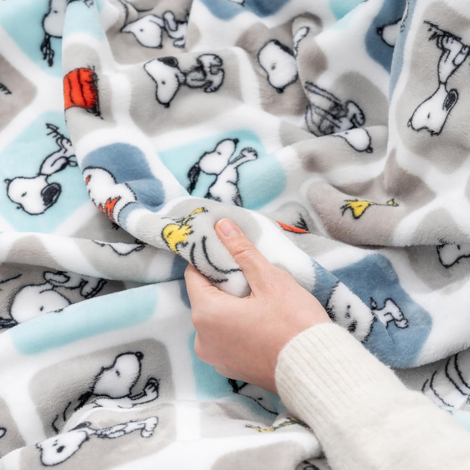 Berkshire Blanket Peanuts VelvetLoft Cute Character Snoopy Plush Throw Blanket,Peanuts Snoopy Woof Blue,Throw 55 in x 70 in (Official Peanuts Product) - Image 6
