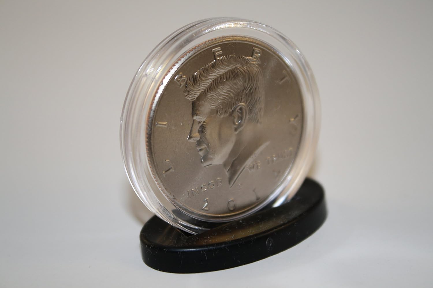 100 Single Coin Display Stands for Half Dollar or Quarter