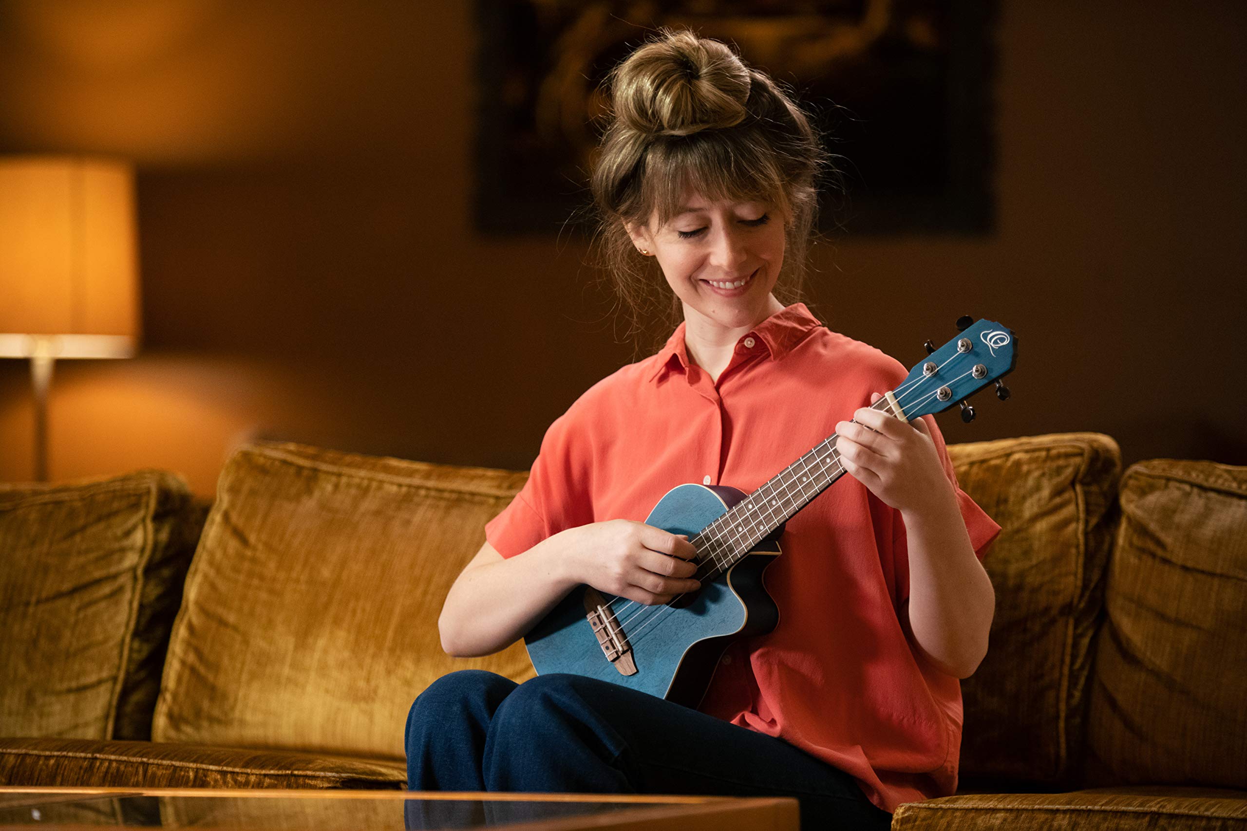 Ortega Guitars Konzert Ukulele Elektro-Akustisch – Earth Series – mit Cutaway – Okoume, Dunkelblau (RUOCEAN-CE)