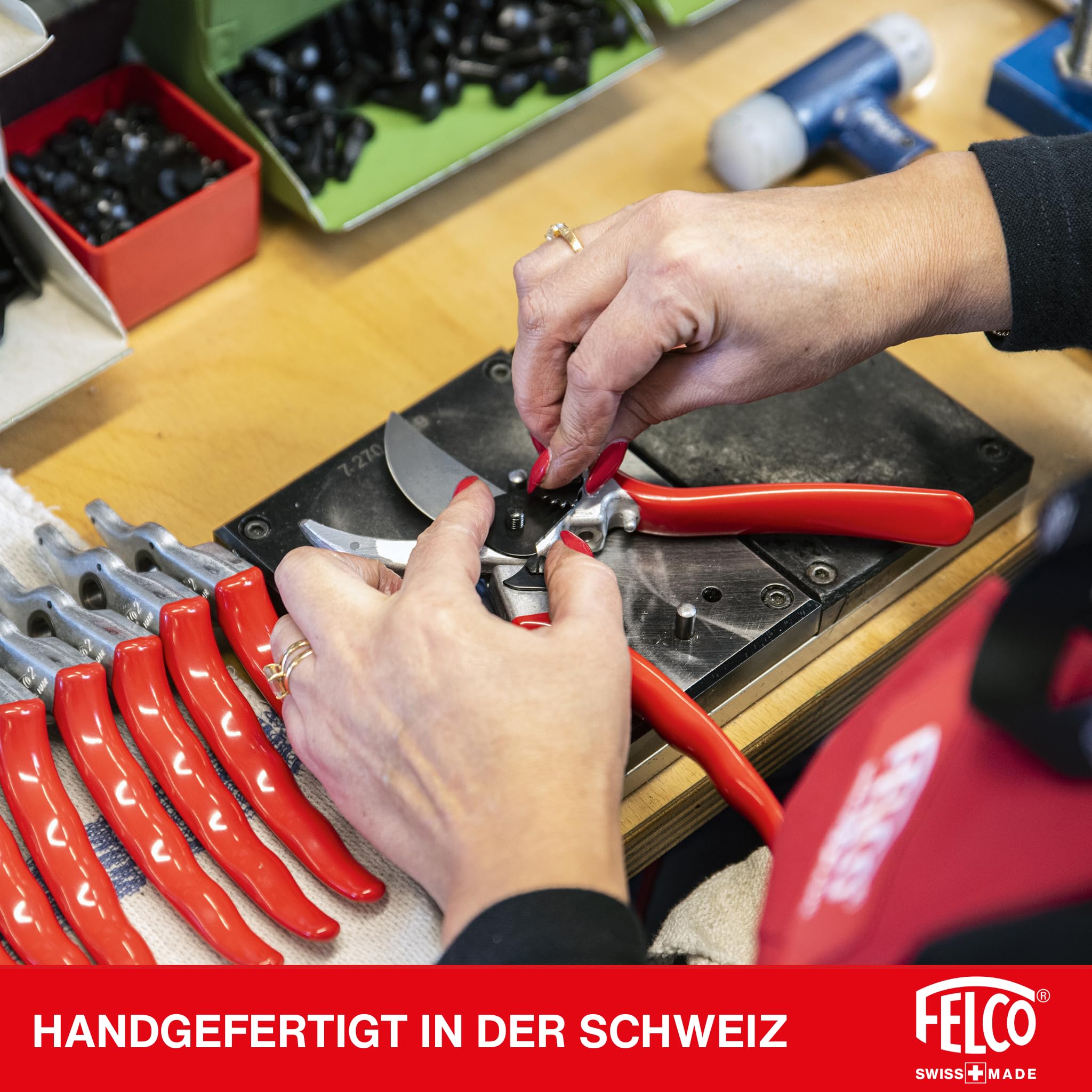 FELCO 13 Bypass-Gartenschere für Rechtshänder, große Hände, 55 mm Klinge, Schnitt bis 30 mm, verlängerter Griff für beidhändige Nutzung, ergonomisch, Swiss Made