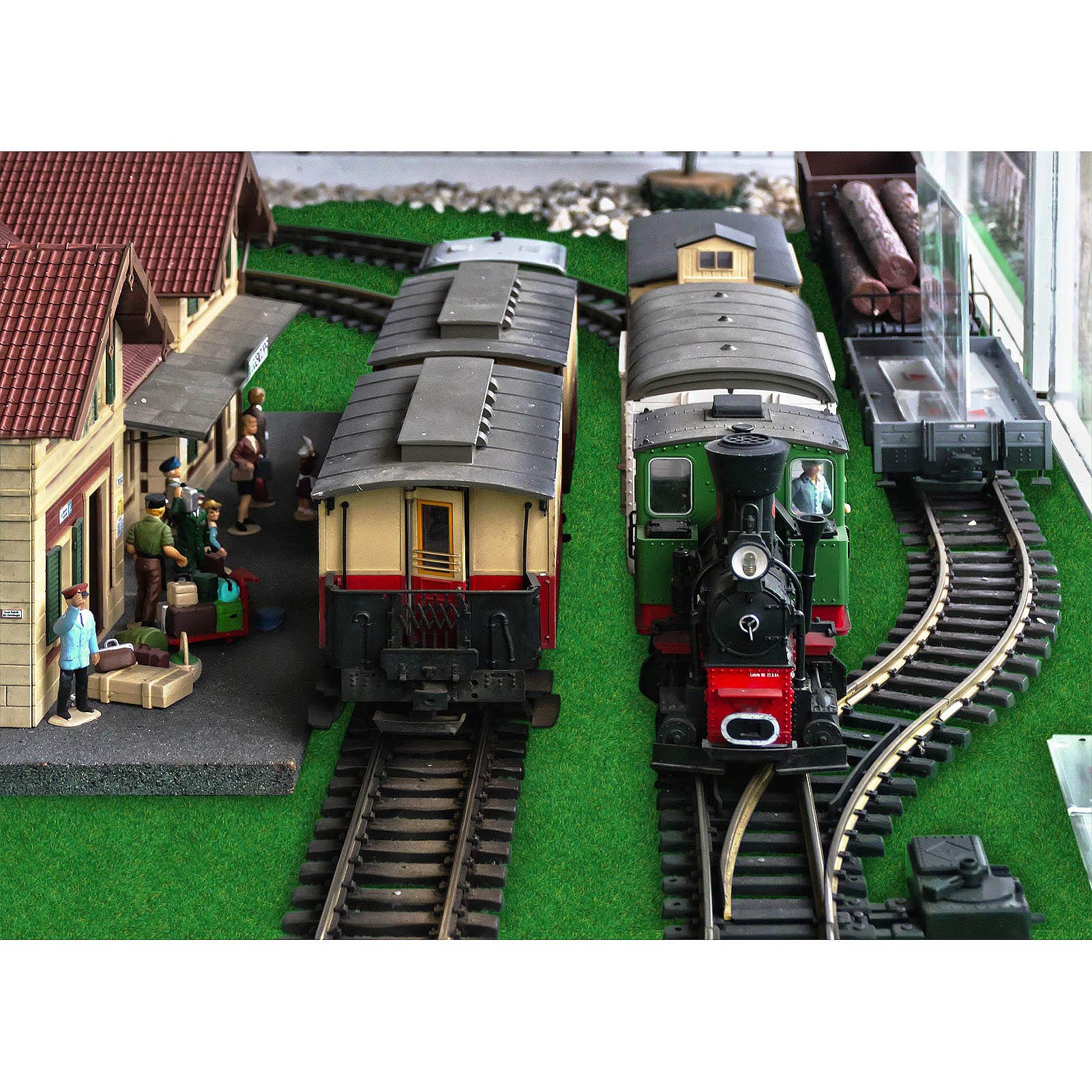 Evemodel Tapis d'herbe miniature 1 m x 2,5 m - Tapis de gazon artificiel miniature pour trace, paysages miniatures (vert foncé)
