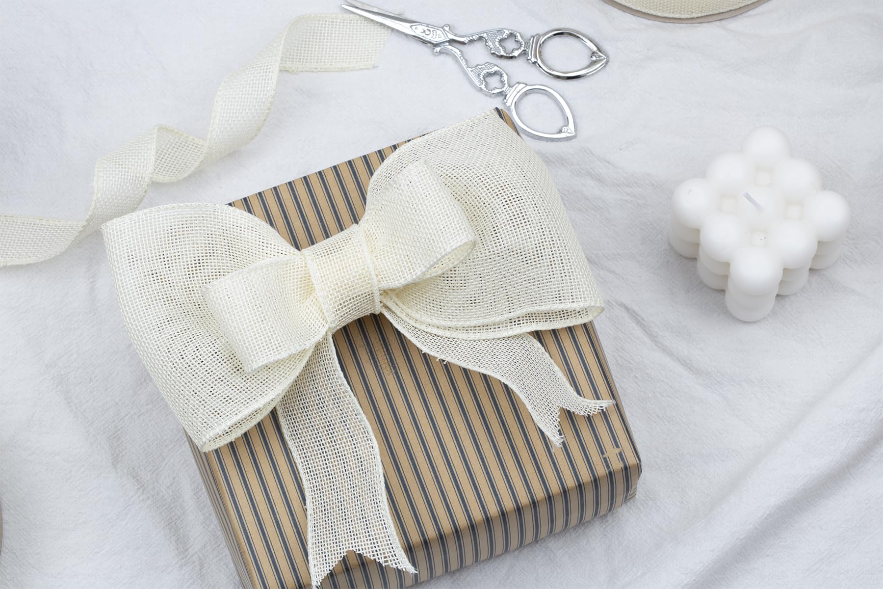 Nastro di Juta 40 mm, 20 Metri Juta Rotolo Nastro di Iuta Vintage Tessuto di Tela di Iuta per Confezioni Regalo, Albero di Natale, Artigianato, Fiocchi per Capelli, Bouquet da Sposa