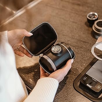 Picopresso Cafetera Espresso Portátil con Estuche Protector, Máquina de Café de Nivel Pro, Molienda Ultrafina Compatible, Cafetera de Viaje, Operada Manualmente1