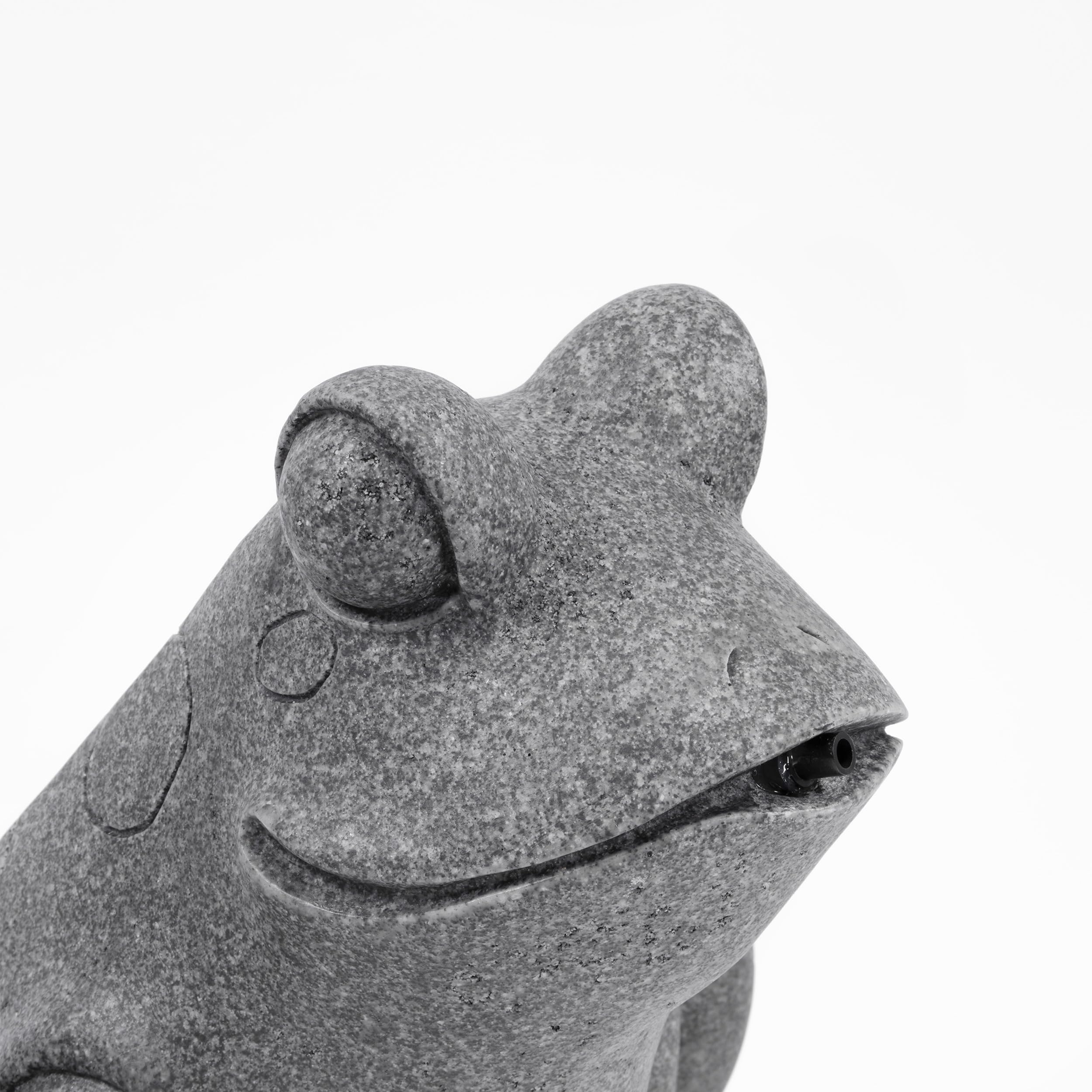 Esotec Wasserspeier Frosch in Natursteinoptik, Brunnenfigur für Teich & Garten aus Polyresin, Gartenfigur mit 3m Schlauch, Wasserspiel Figur, 31x36x30cm 100748