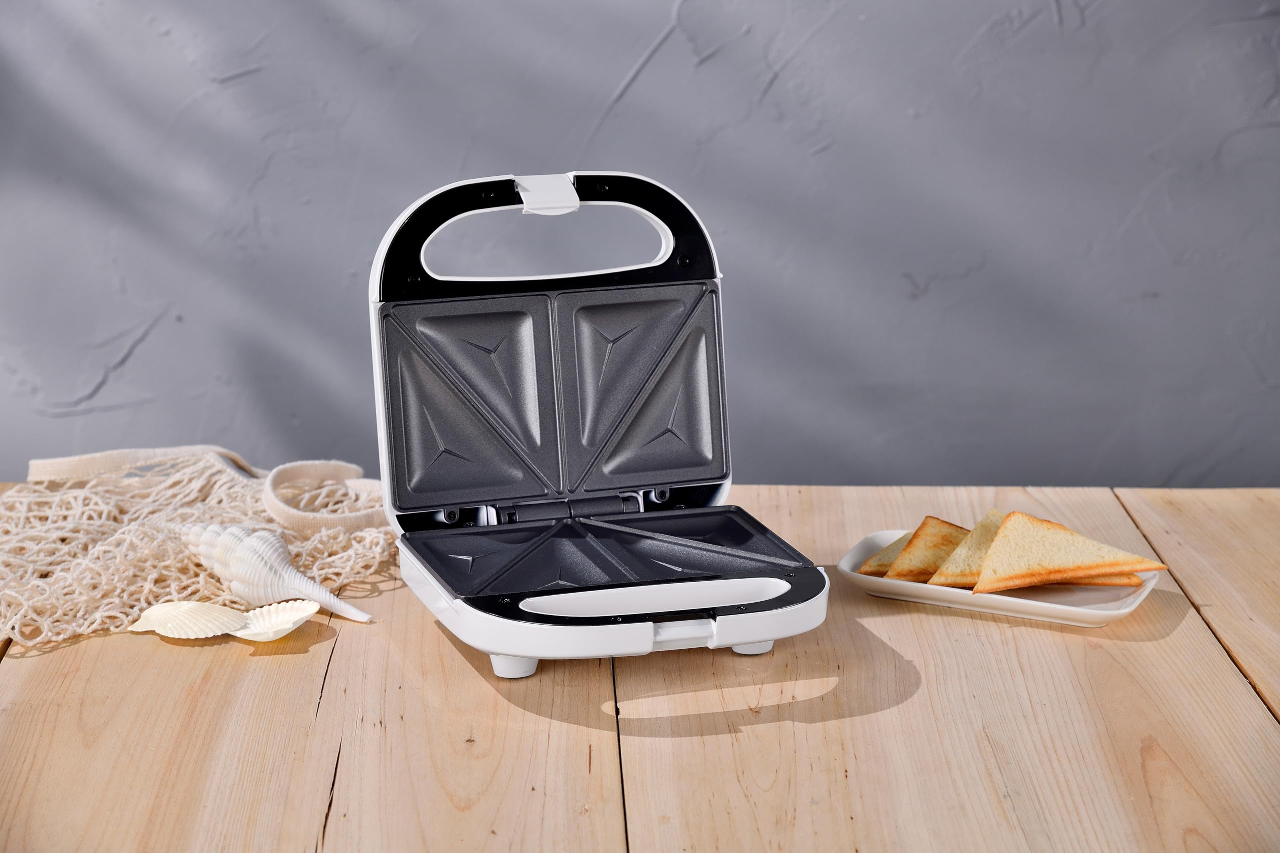BERGNER NOIA - Sandwich Maker 750W - Rivestimento antiaderente - Impugnatura Cool Touch - Termostato regolabile - Protezione contro il surriscaldamento - Design compatto