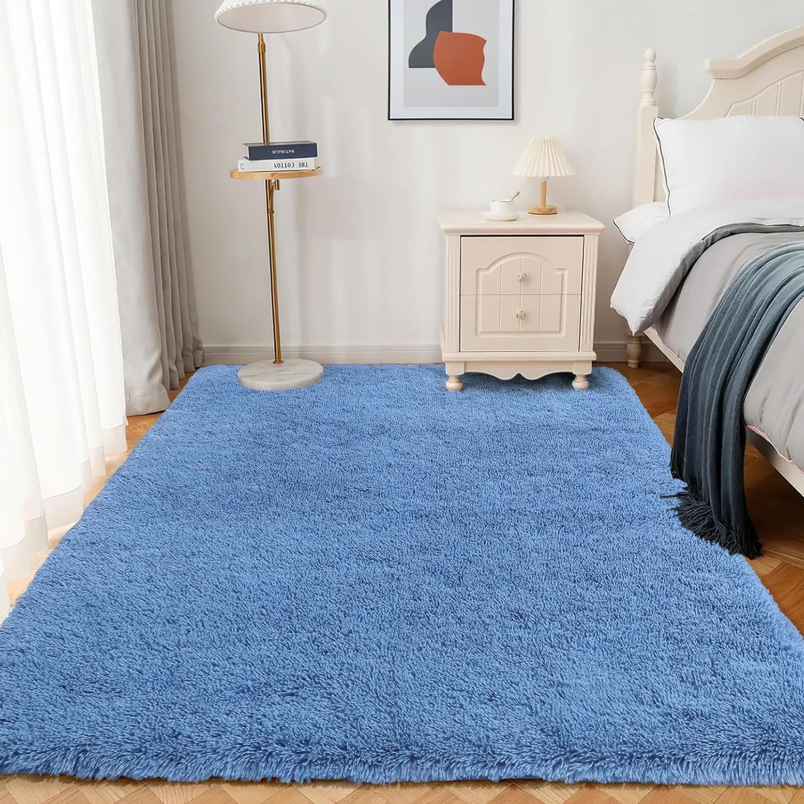 Tapis à poils longs bleu pour une chambre cocooning et un salon moderne shaggy