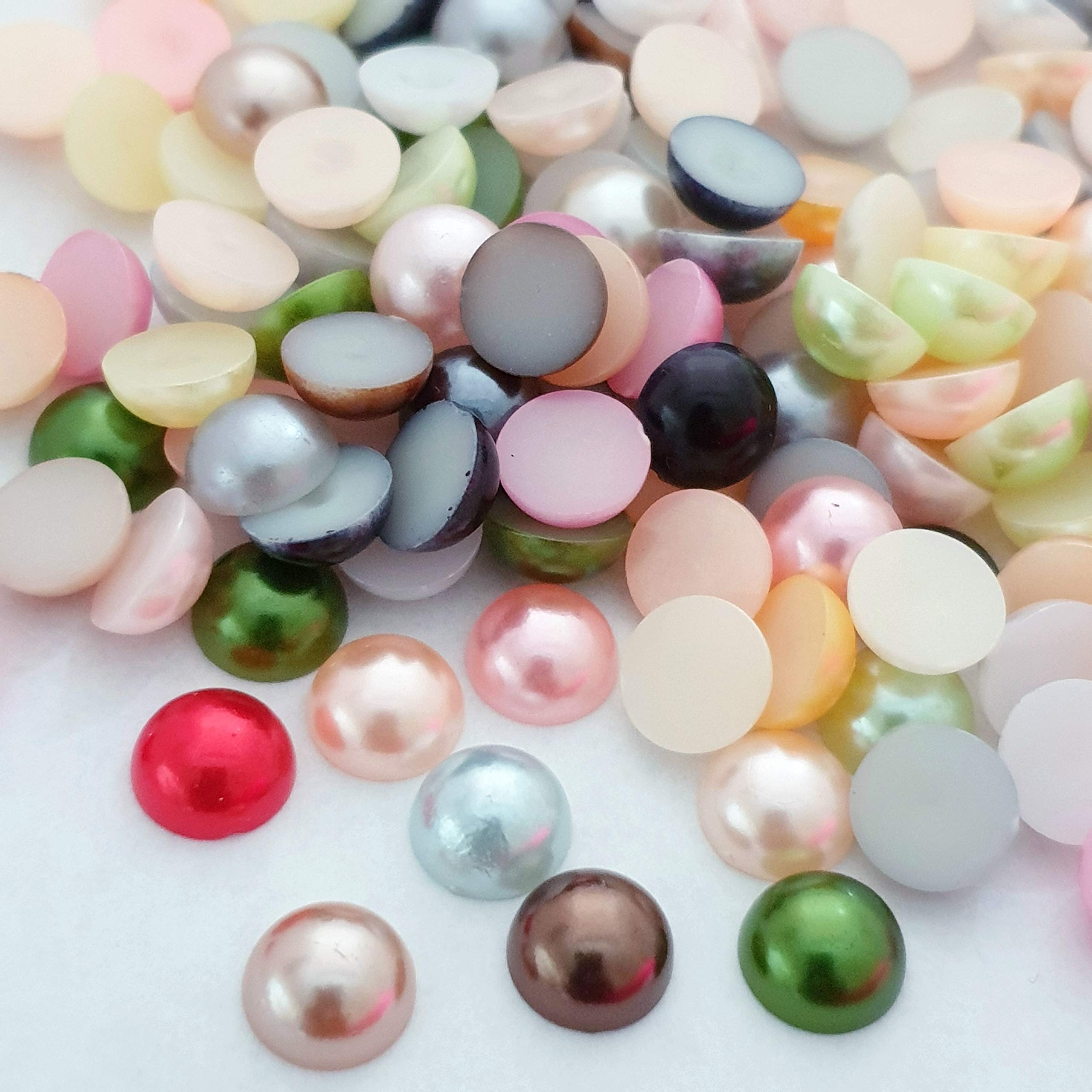 MajorCrafts 100pcs 14mm Flat Back Half Round Resin Pearls Arts and Crafts Embellishments (Random Mix C00)