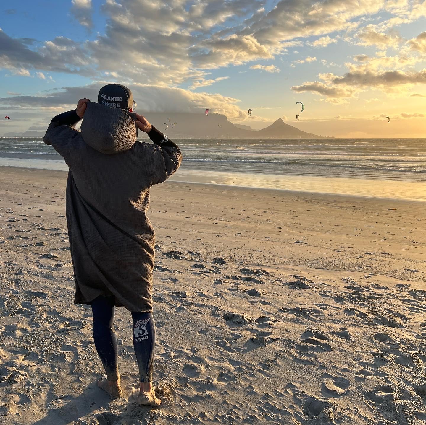 ATLANTIC SHORE | Surf Poncho | Travel Edition aus 100% Baumwolle (Waffelpiqué) | Unisex | Travel für Erwachsene