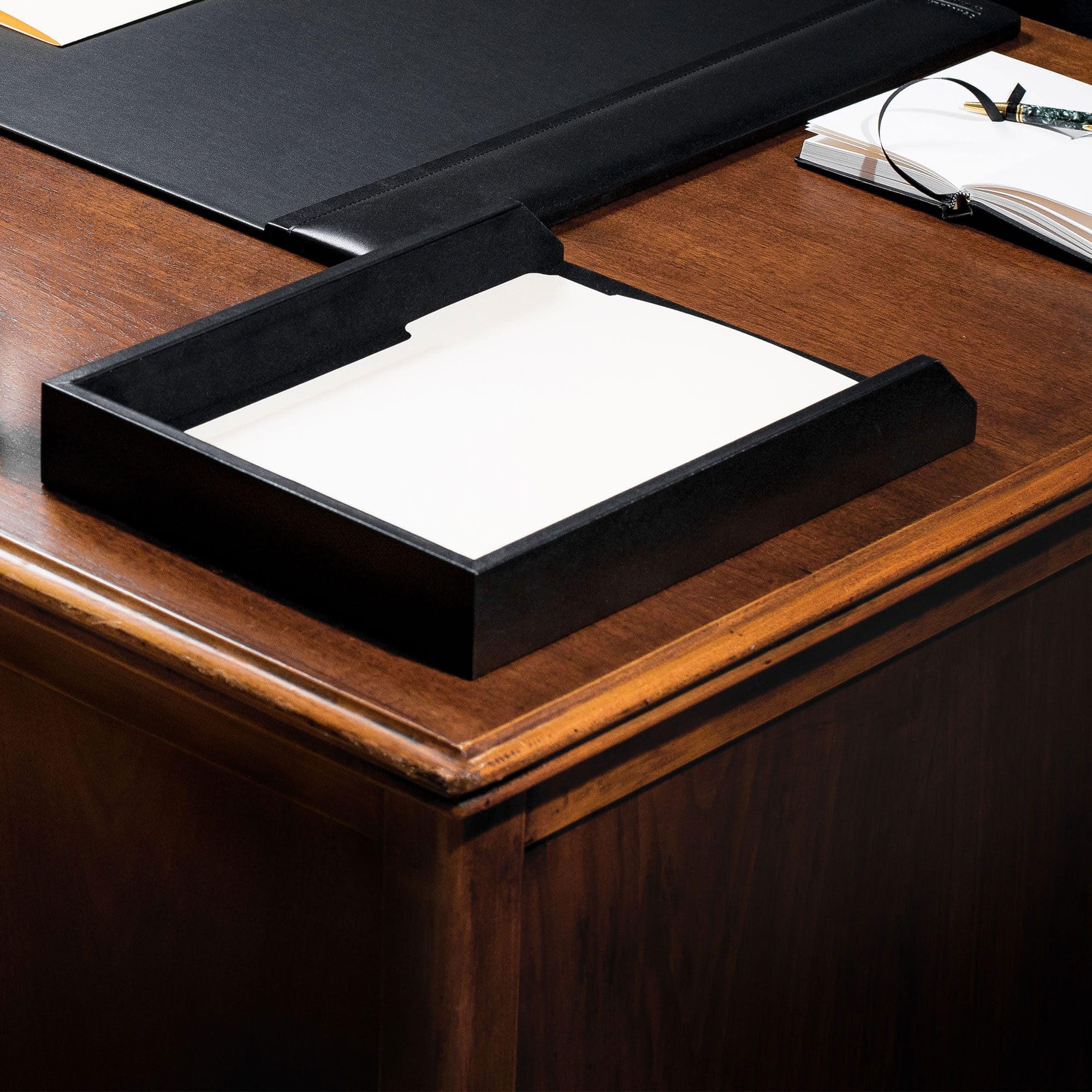 Dacasso Set da scrivania classico in pelle nera – 3 pezzi essenziale per organizzare la scrivania con sottomano – decorazione di lusso per scrivania e organizzazione dell'ufficio