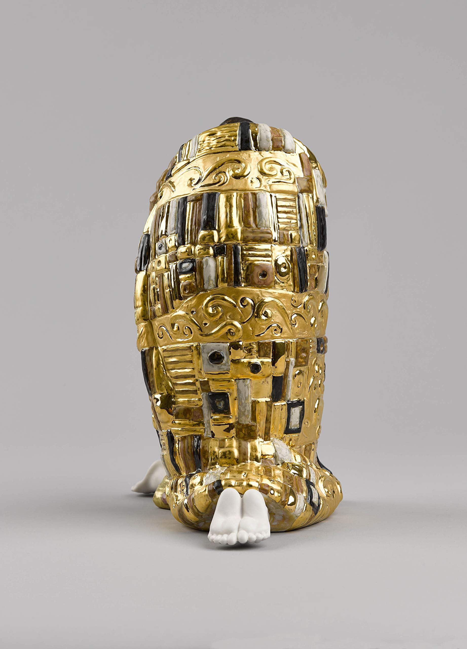 Amazon.com: LLADRÓ The Kiss Couple Sculpture. Golden Luster