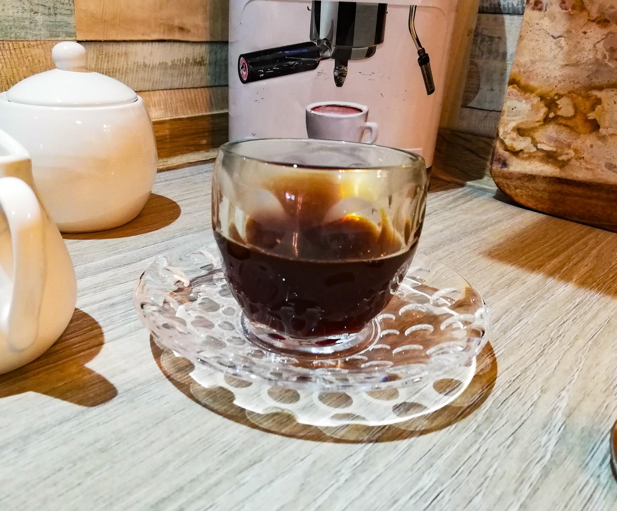 Guzzini Venice Glass - Set di 4 tazzine da caffè espresso in vetro con piattino in plastica, 110 ml