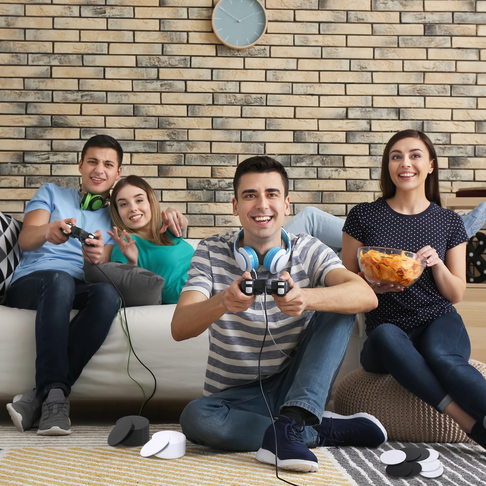 JIANTA 30 sztuk znaczników NFC z pudełkiem do przechowywania, puste naklejki NFC z samoprzylepnym tyłem, układ Ntag215, znacznik NFC kompatybilny z TagMo i Amiibo, 2,5 cm, czarny/biały