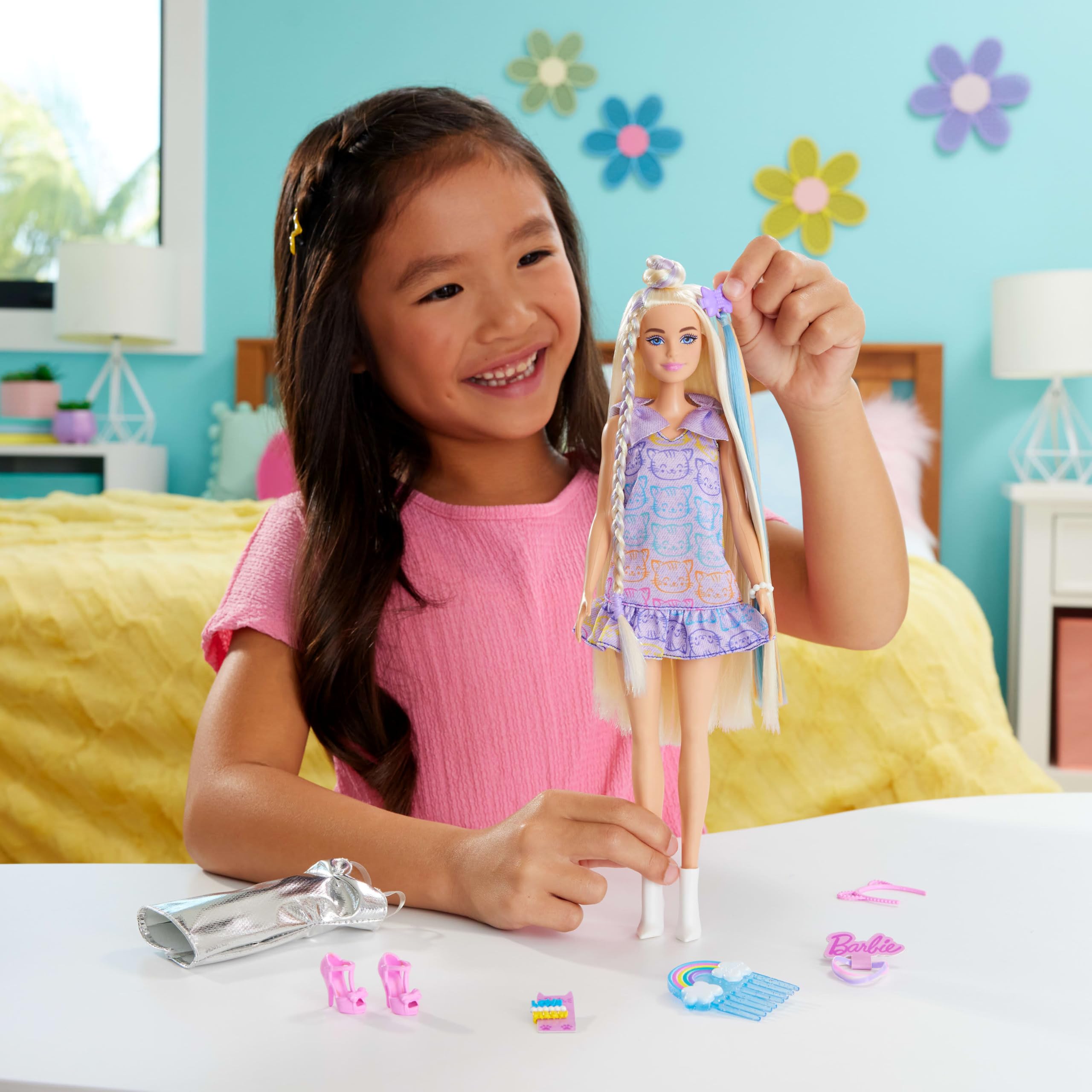 Barbie Fun & Fancy Doll & Accessories, Blonde Fashion Doll with Extra-Long Hair & 2 Looks - Image 2