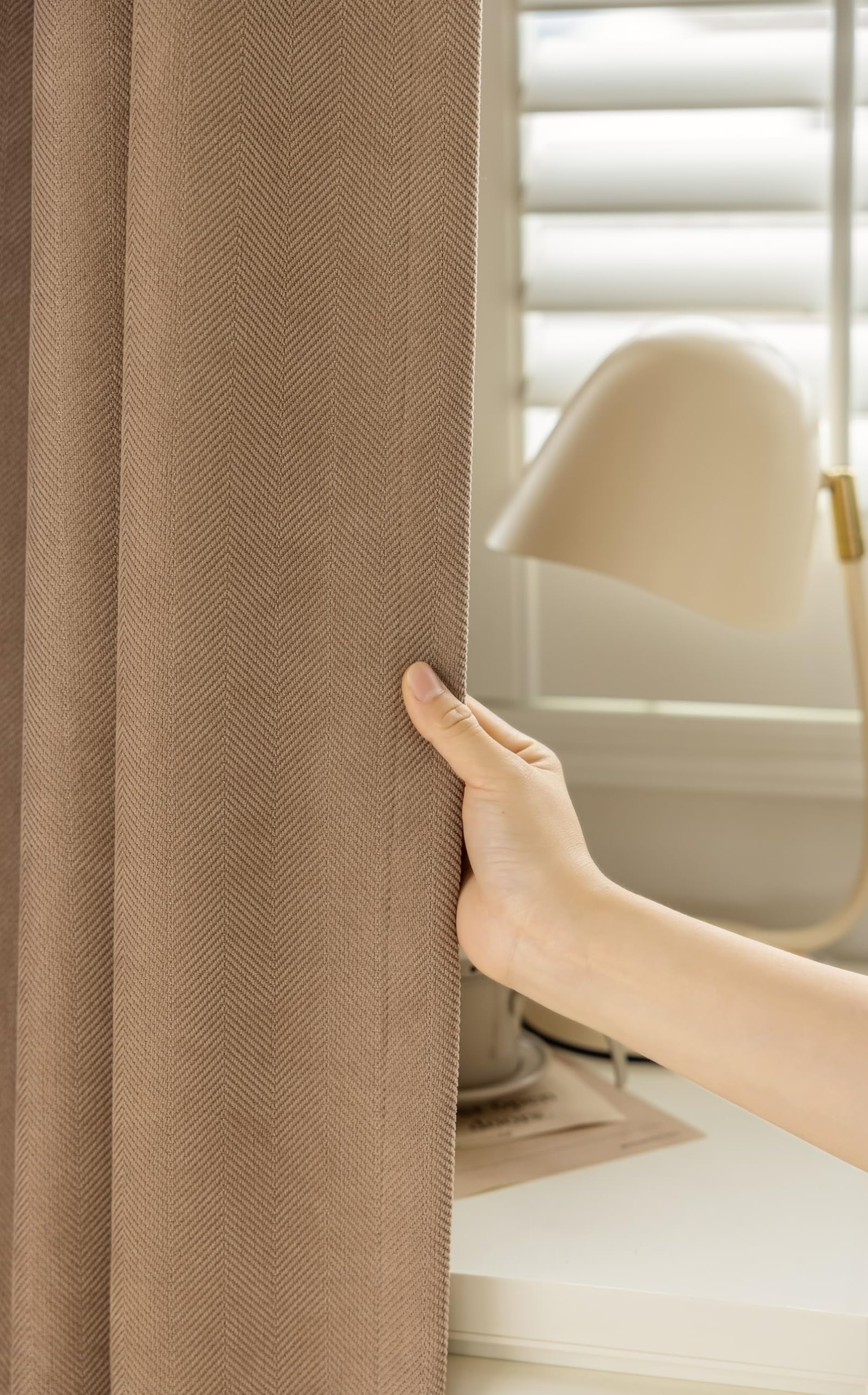 Gardiene Verdunkelnd 214 cm Lang, Vorhänge Braun Wohnzimmer Chenille mit Ösen Fenster Vorhang Einfarbig Jacquard Moderne 2 Stück Ösenvorhang für Schlafzimmer, 214x107 cm(Höhe x Breite)