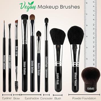 Deluxe Shadow Smudge Brush - Soft & Thick Synthetic Vegan Bristles