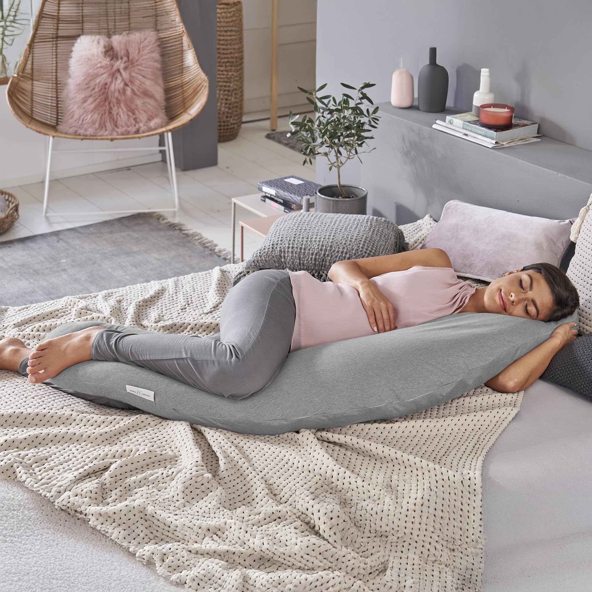 Theraline Das Original Schwangerschaftskissen zum Schlafen, Seitenschläferkissen mit Bezug, Komfortkissen mit Perlenfüllung, Body Pillow & Pregnancy Pillow (Melange Mittelgrau)