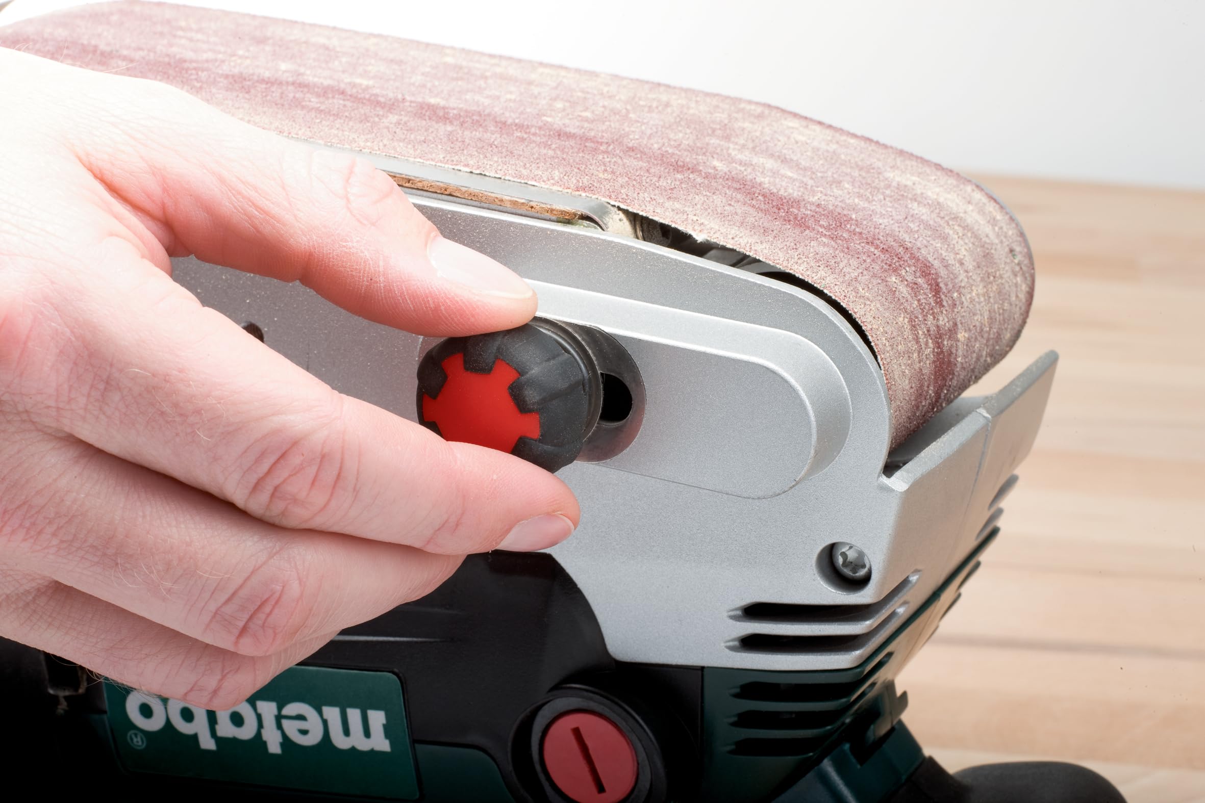 metabo BAE 75 Bandschleifer, Holzwerkzeug & Metall Schleifmaschine, 1010W | Elektrisches Holzschleifer Handgerät mit Schleifband, Staubsack und Maschinenständer für stationäres Schleifen, 4 m Kabel