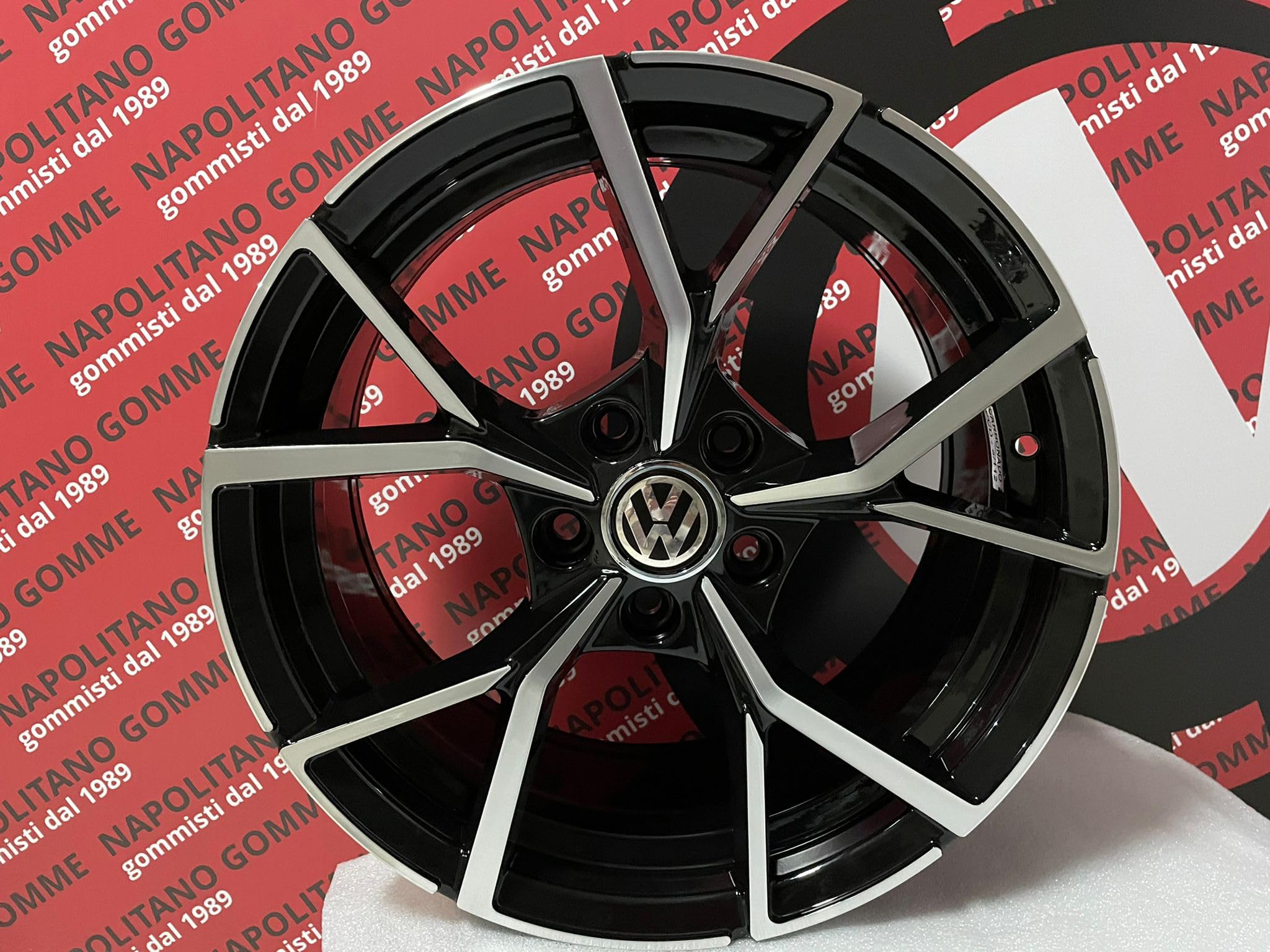 4 Cerchi in lega per VW Golf 5 6 7 8 R 18 pollici modello Estoril