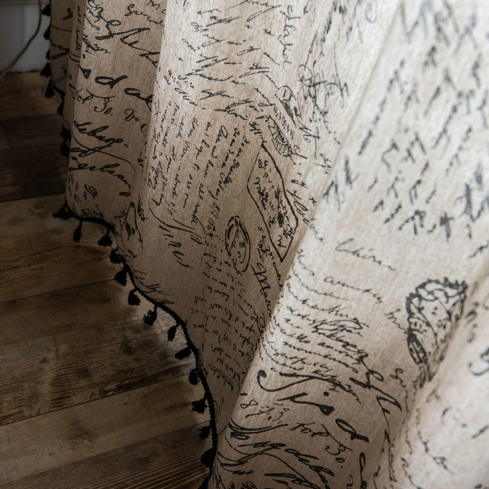 Daesar Rideaux Salon Moderne Semi Transparent Beige Noir 150x220CM, Lot de Deux Rideaux de Fenetre à Crochets Motif Lettres avec Glands Coton Lin Fenêtre Rideaux Chambre Balcon Baie Vitrée