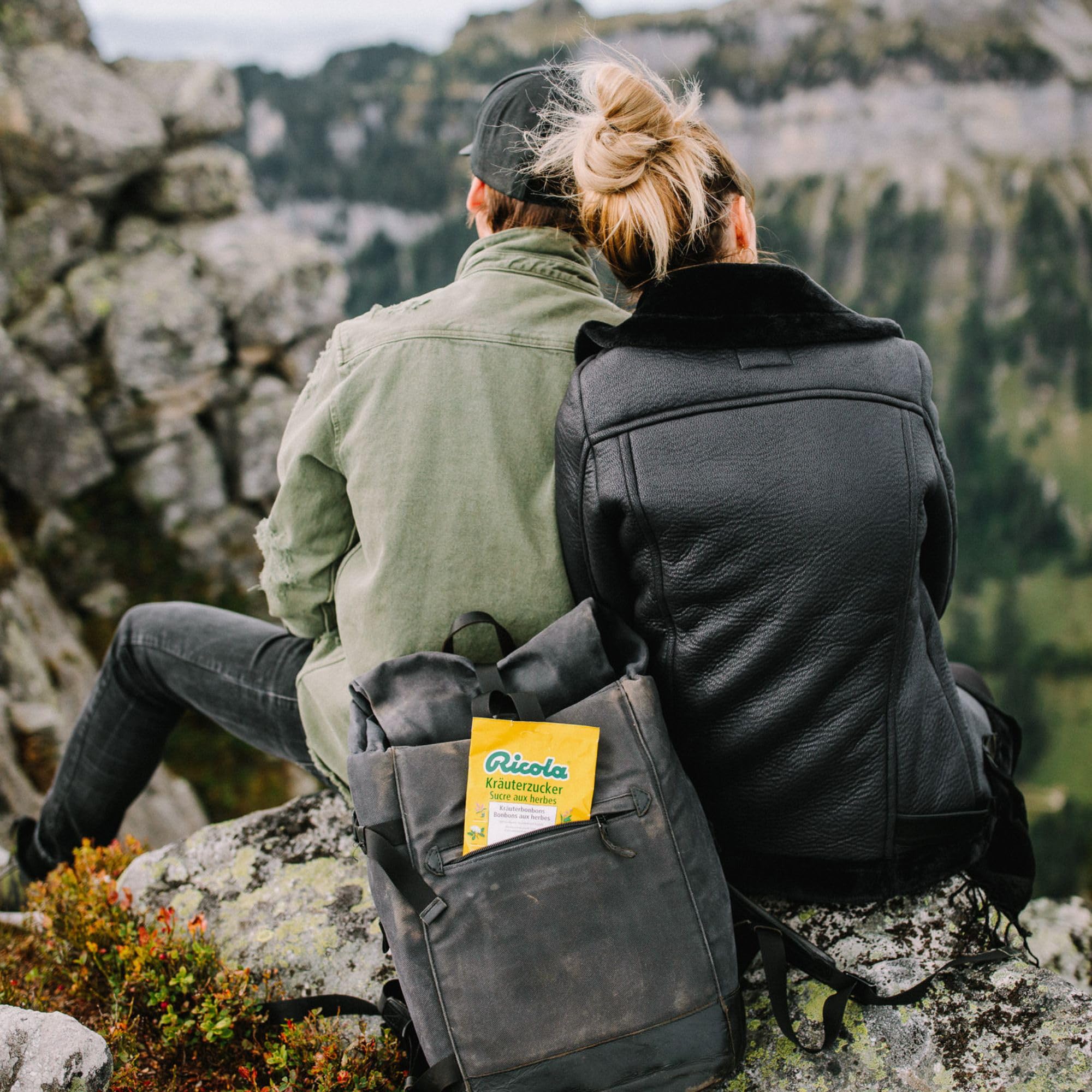 Ricola - Hierbas Suizas Original, Caramelos Duros Sin Azúcar, Refresca, Alivia la Garganta y la Respiración, con Aceites Esenciales de Menta, Mentol y 13 Hierbas Suizas, con Edulcorantes - Bolsa 70 g