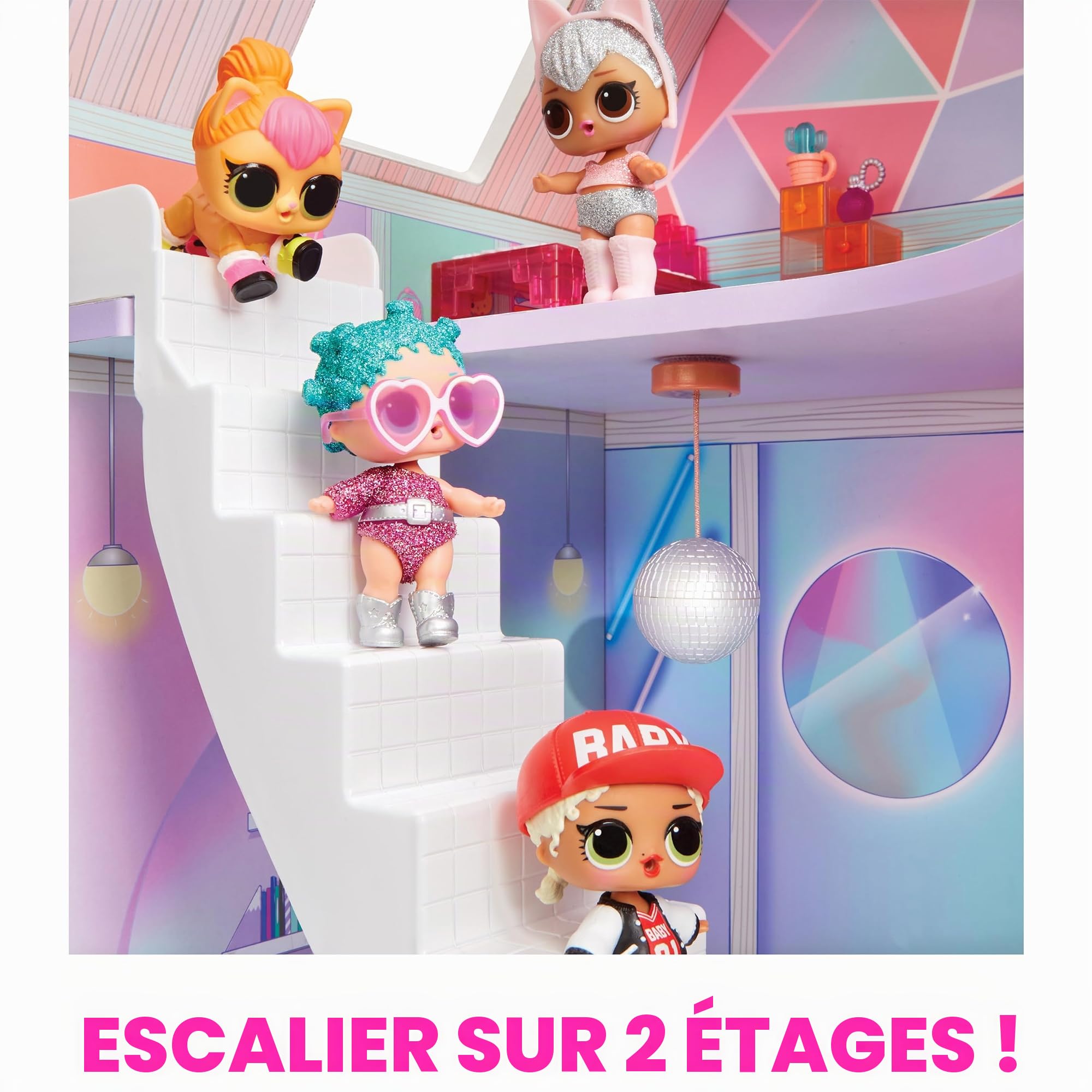 L.O.L. Surprise! OMG Winter Cottage Ensemble de Jeu - + de 45 Surprises - Maison de Poupée avec Téléski, Chambre, Salle de Bain, Salon, Cuisine, Meubles Transformables - Enfants de 4 Ans et Plus