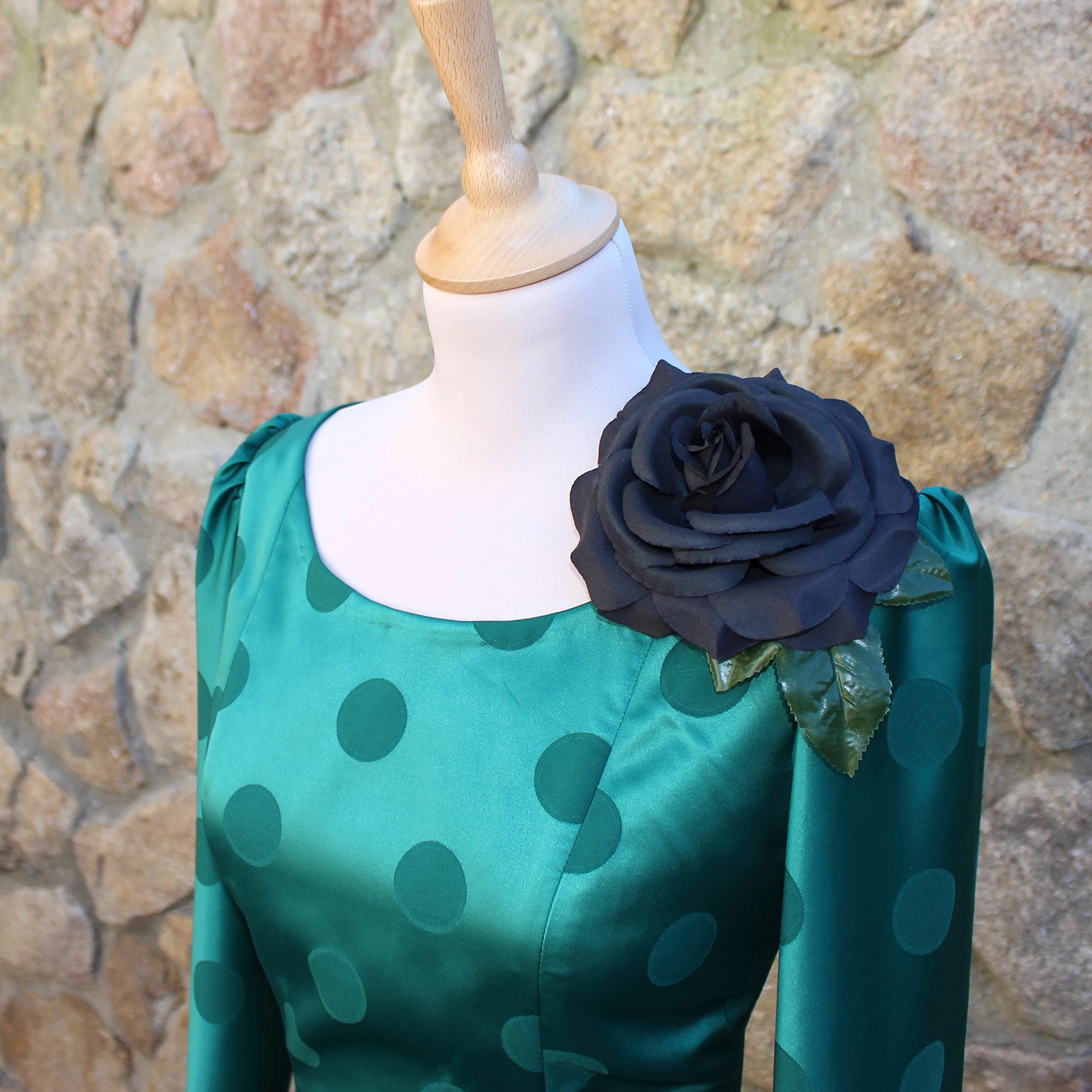Patrón de costura vestido flamenca volantes de mujer para hacerlo tú misma. Tutorial en vídeo para ayudarte a realizarlo. Talla 36 a la 52. Patrón multitalla en papel.