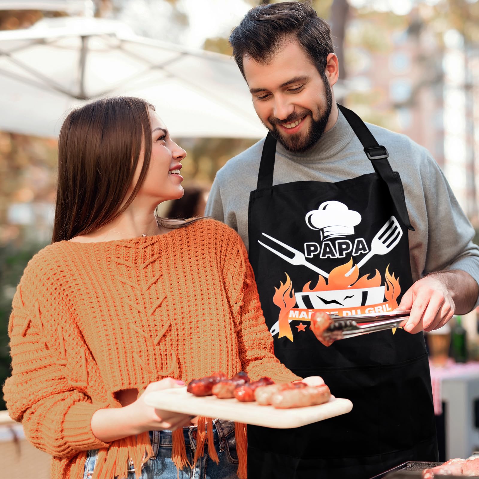 Tablier Barbecue Homme Cadeau Fete Des Peres Tablier Cuisine Homme Humour Cadeau Anniversaire tablier Papa Barbecue Chef Humoristique Accessoire Avec 3 Poches Pour BBQ Fête Noël