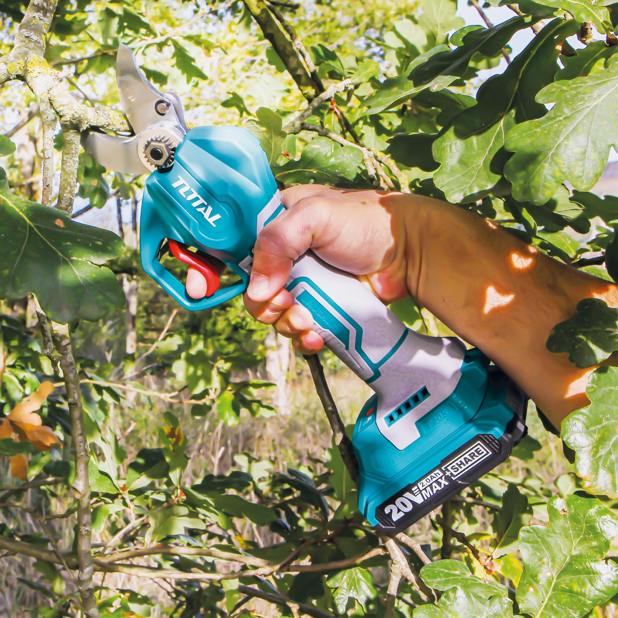 TOTAL - Set de Tijeras de Podar Eléctricas Profesionales - Motor Brushless - Corte hasta 30mm - Incluye Batería de Litio 20V 2Ah y Cargador Rápido - Ideal para Jardinería
